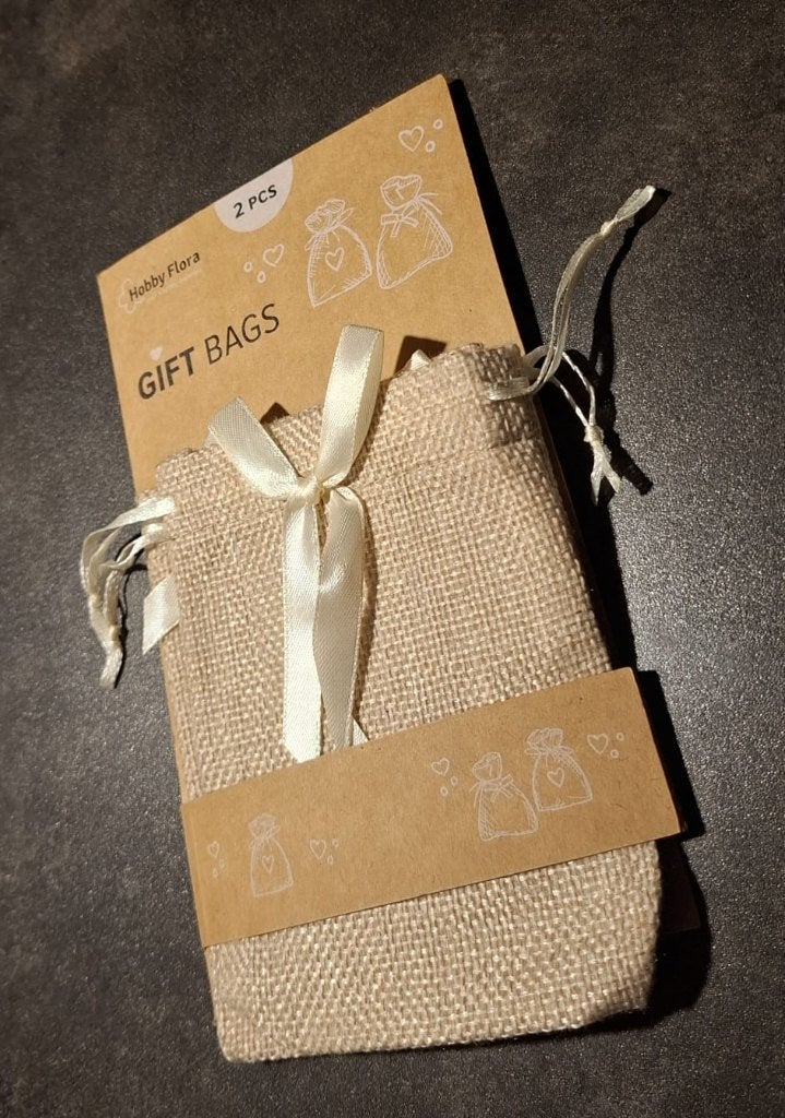 2 beige stoffen zakjes (giftbags) - decoratie voor trouwerij, Ophalen of Verzenden, Nieuw, Versiering, Geboorte of Huwelijk