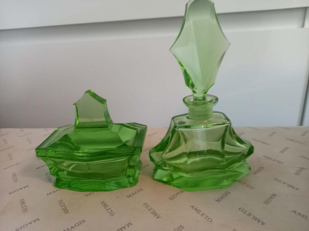 Vintage Groene Glazen Flessen Set - Uranium Glas, Antiek en Kunst, Antiek | Glas en Kristal, Ophalen