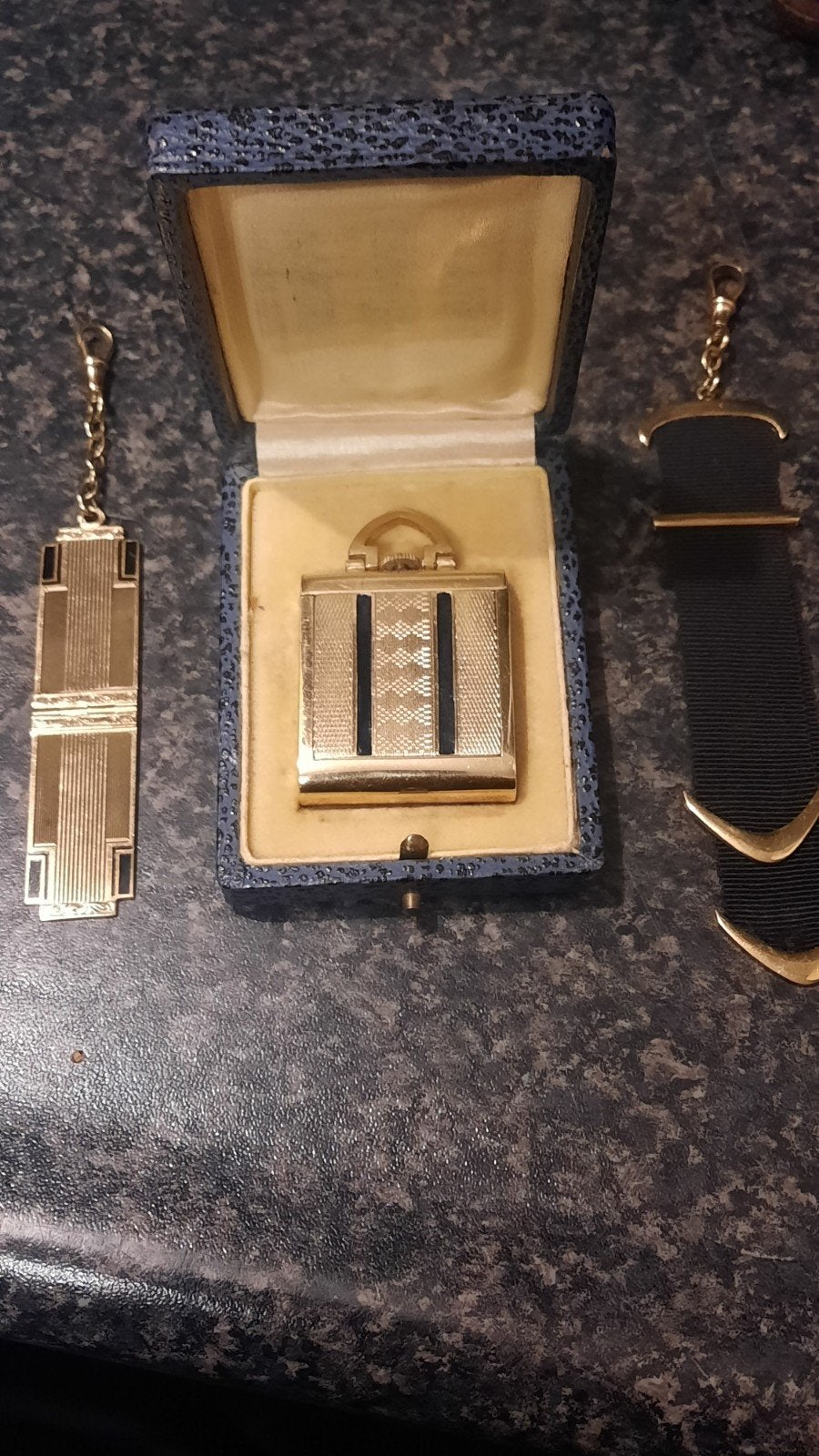Art Deco Hanghorloge aan 2 Gouden Chatelaines in Originel, Overige merken, Zakhorloge, 1900 tot 1930, Ophalen of Verzenden
