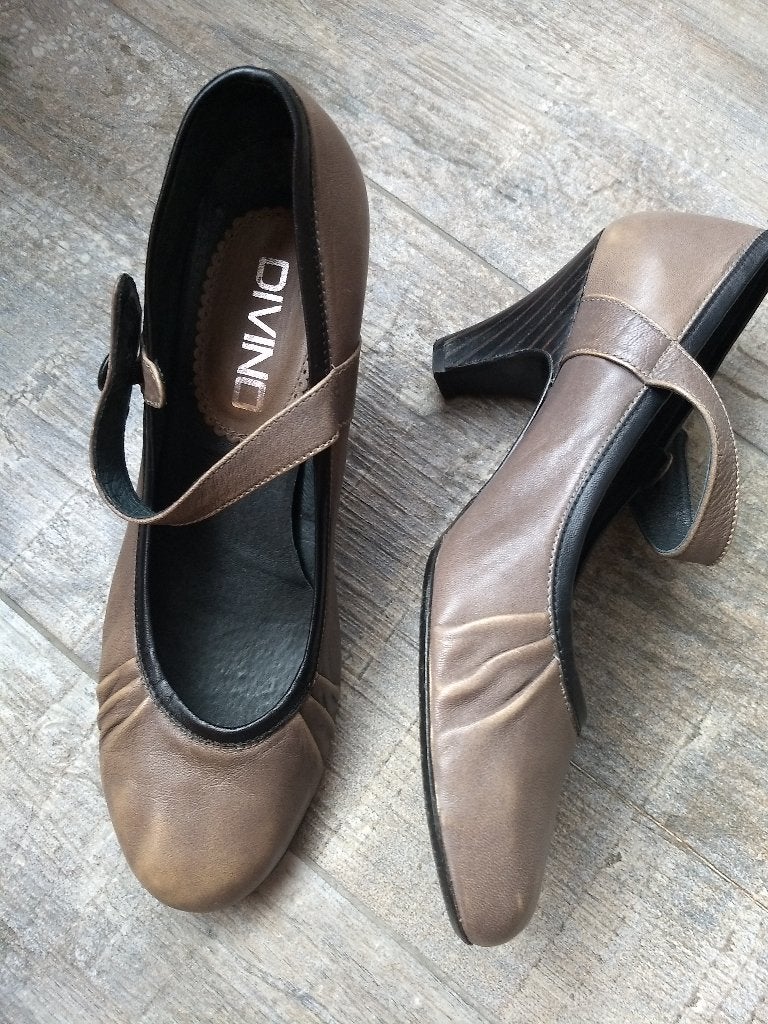 Divino schoenen 40 met goede zooltjes, Overige kleuren, Ophalen of Verzenden, Zo goed als nieuw, Schoenen met hoge hakken