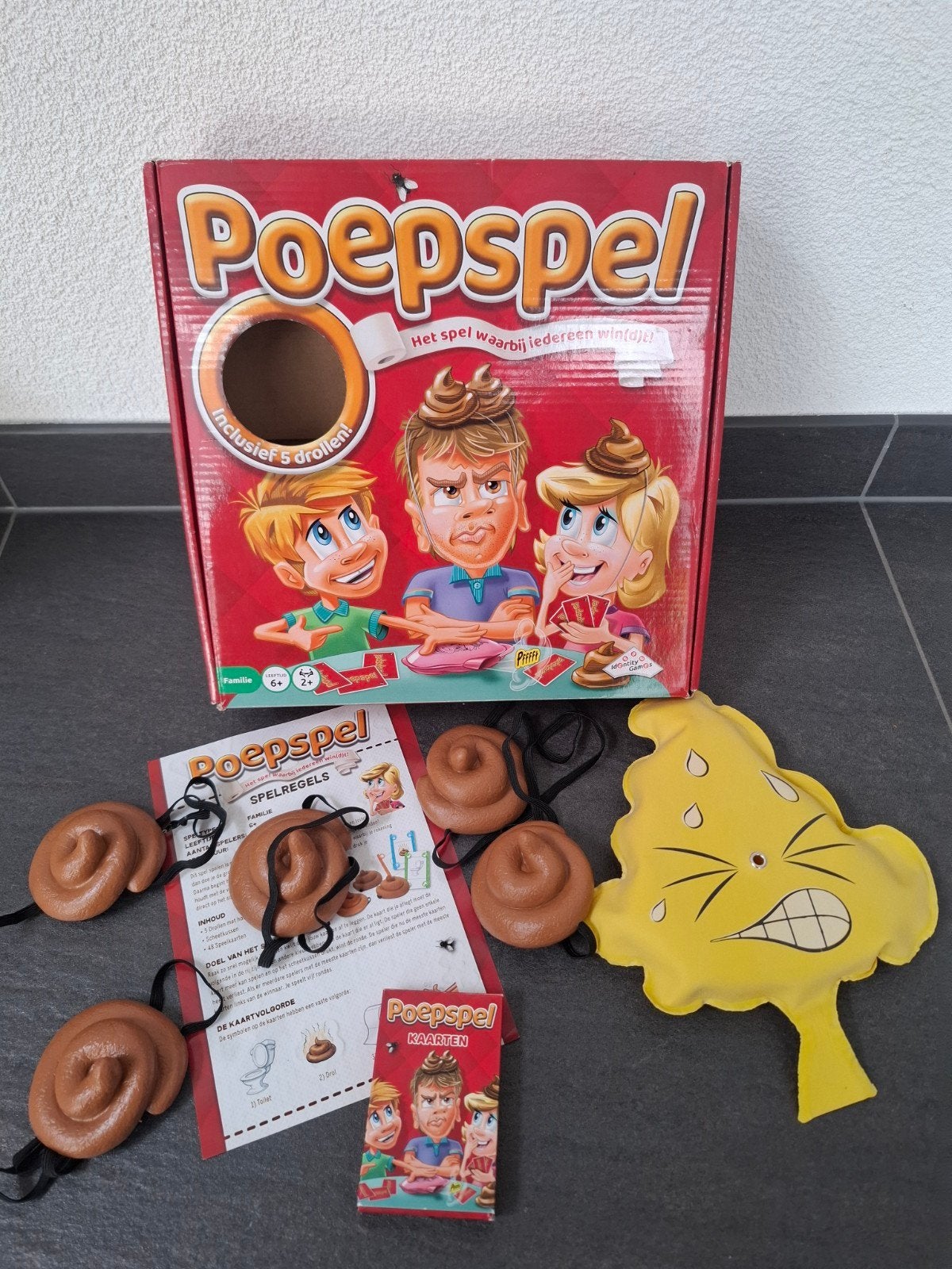 Poepspel: Hilarisch familiespel met 5 drollen!, Vijf spelers of meer, Ophalen of Verzenden, Gebruikt, Onbekend