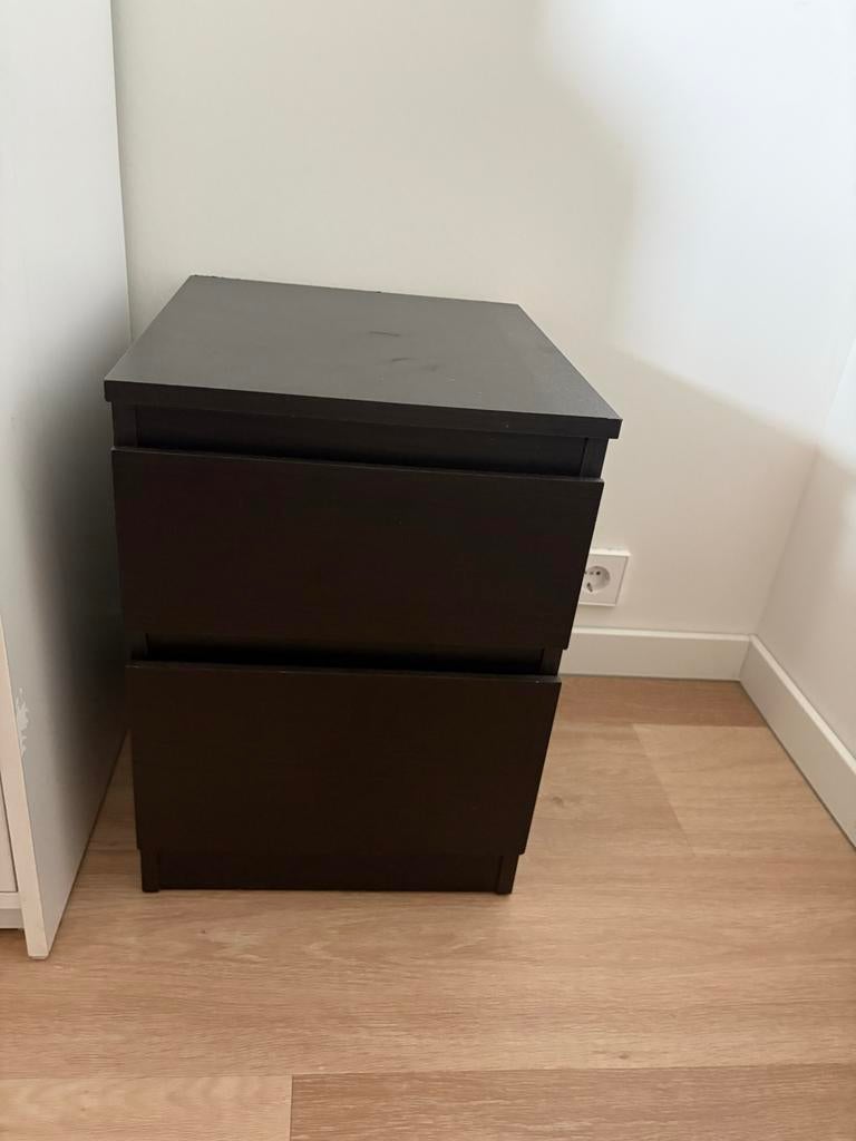 IKEA Donkerbruin nachtkastje met twee lades, Minder dan 45 cm, Zo goed als nieuw, Hout, 55 tot 70 cm