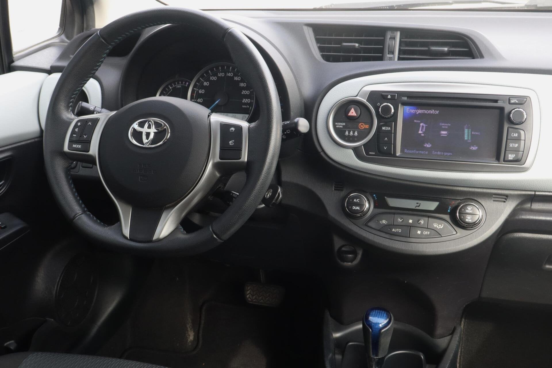 Toyota Yaris 1.5 Full Hybrid Aspiration, CAMERA, CLIMA, CRUI, Auto's, Toyota, Euro 5, Gebruikt, Zwart, 4 cilinders