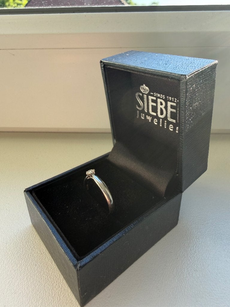 Ring (wit goud) 14 karaat met diamant, Overige kleuren, Verzenden, Zo goed als nieuw, 17 tot 18