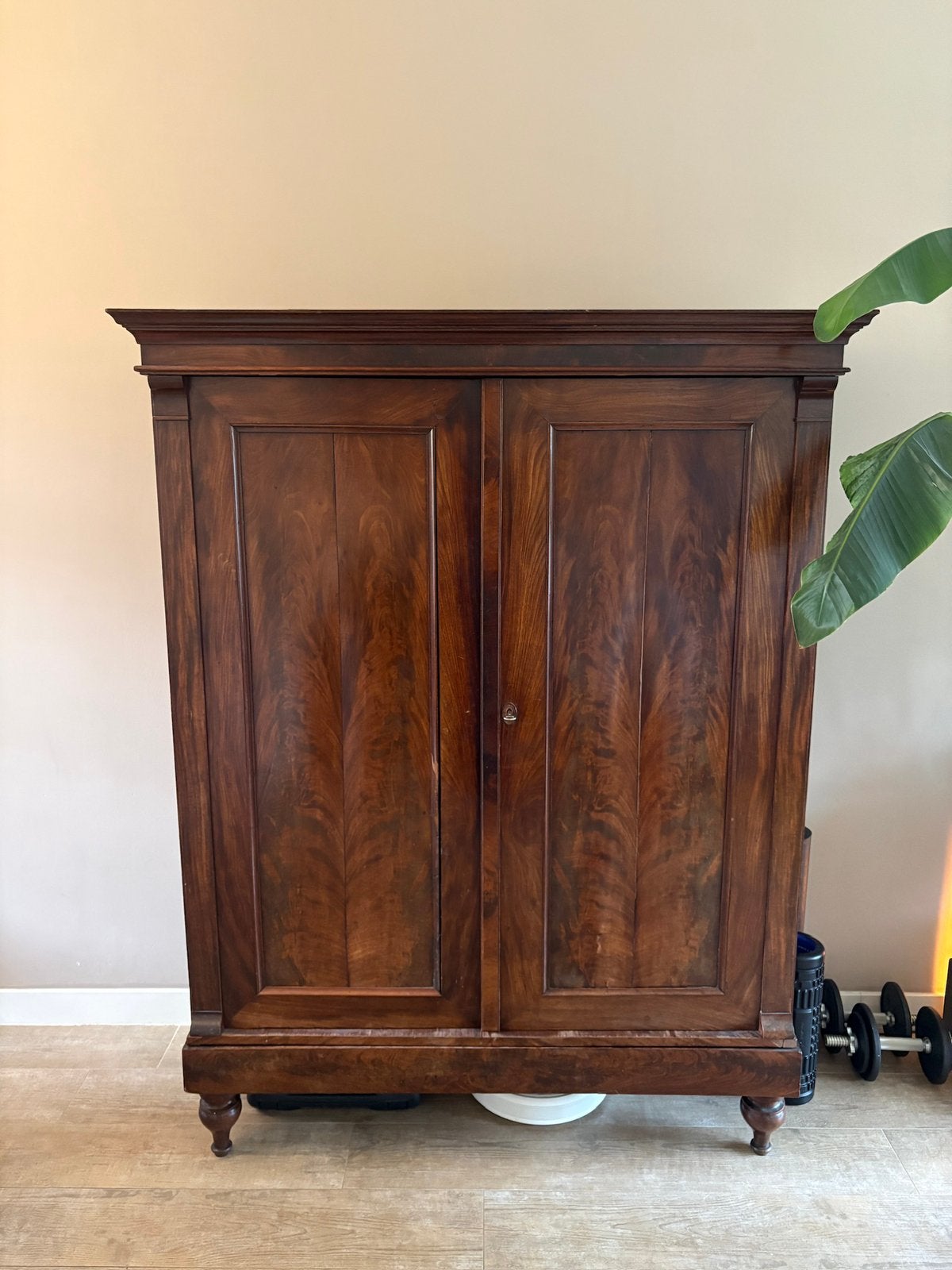 Oude houten kast, Ophalen