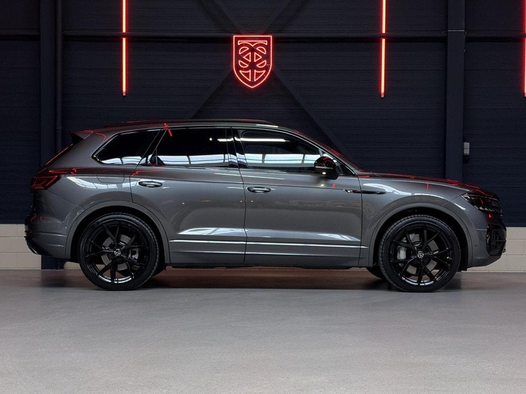 Volkswagen Touareg TSI eHybrid 4MOTION R |PANO|TREK|360|DYNA, Auto's, Automaat, Gebruikt, Zwart, 2995 cc