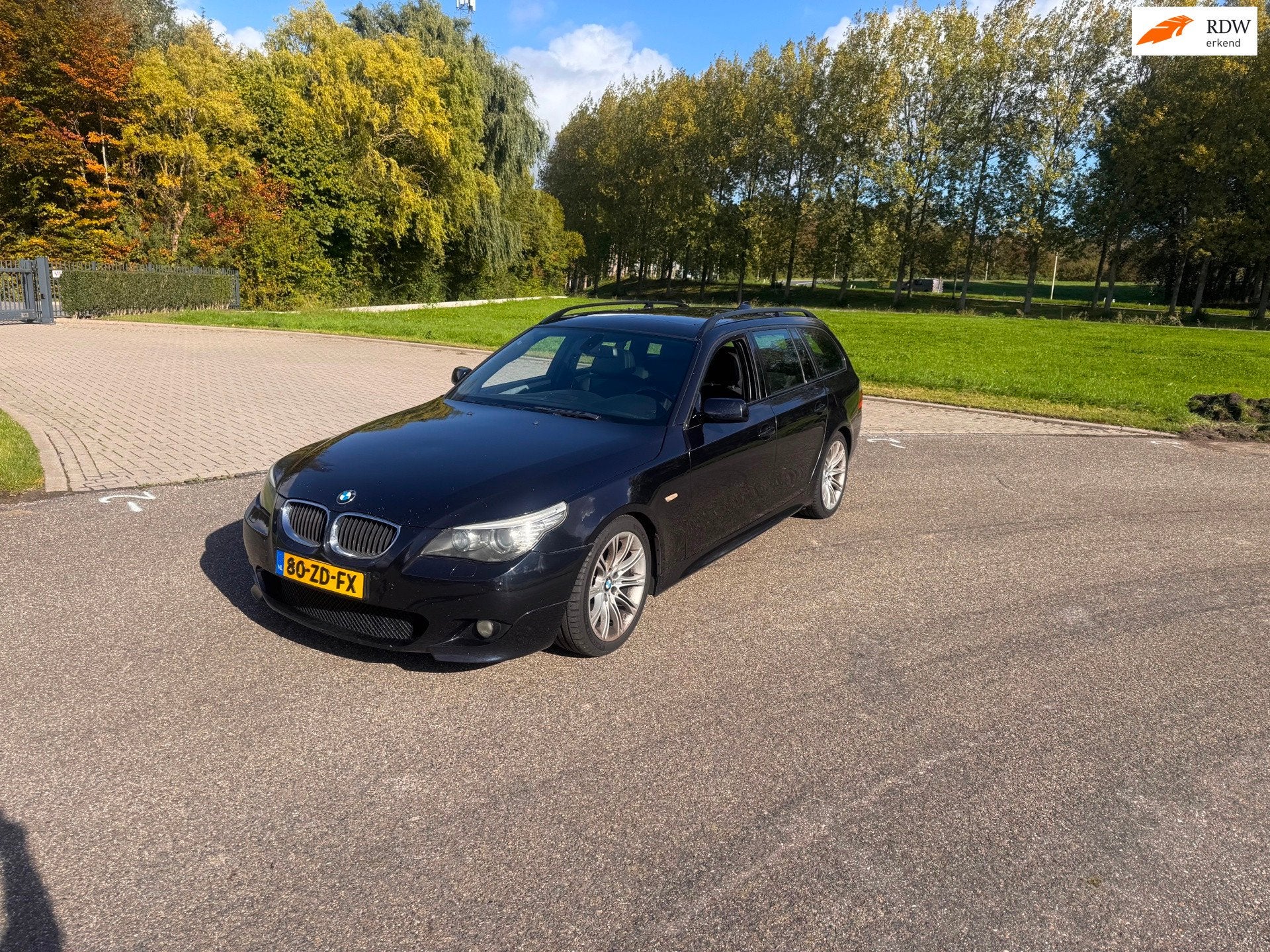 BMW 5-serie Touring 530i Business Line Clima.Navi.Leder, Achterwielaandrijving, Gebruikt, Adaptive Cruise Control, 2000 kg