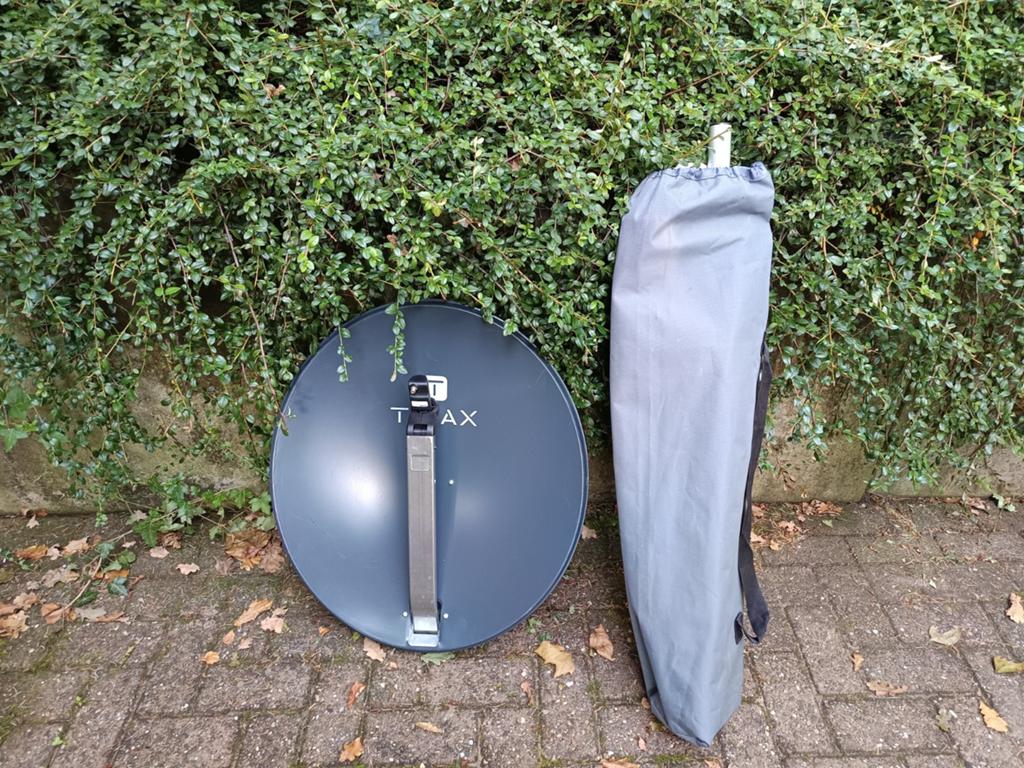 Satellietschotel met stander, kabel en professionele meter, Ophalen of Verzenden, Gebruikt