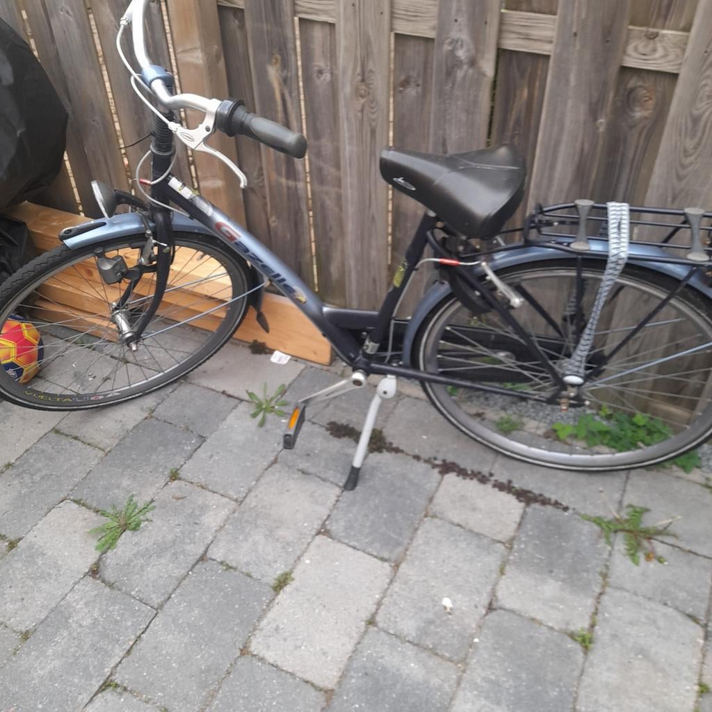 Oude kinderfiets - kan nog een ronde mee, Fietsen en Brommers, Fietsen | Kinderfietsjes, Ophalen, Velgrem, Gazelle, 16 tot 20 inch