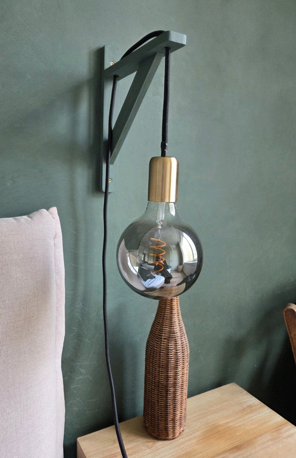 2x Messing wandlamp met beugel en zwart snoer, incl. lamp, Gebruikt, Zwart, Ophalen of Verzenden, Inclusief lichtbron