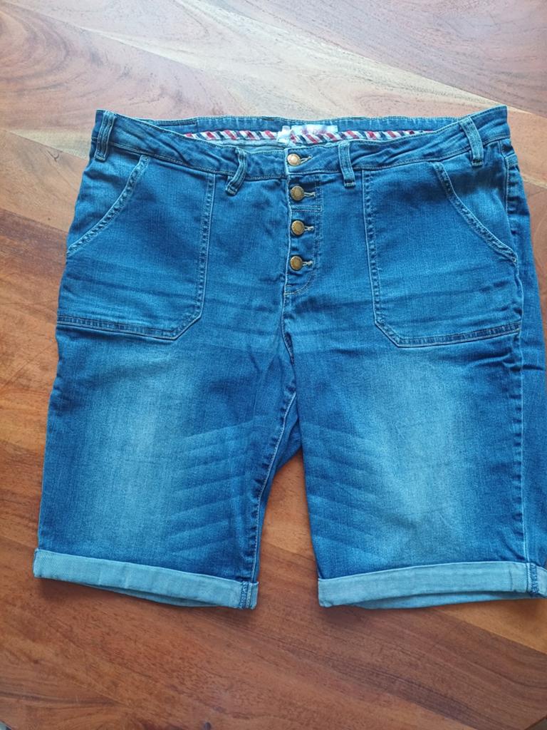 Mooie korte spijkerbroek maat 50, Kleding | Dames, Grote Maten, Blauw, John Baner, Ophalen of Verzenden, Zo goed als nieuw