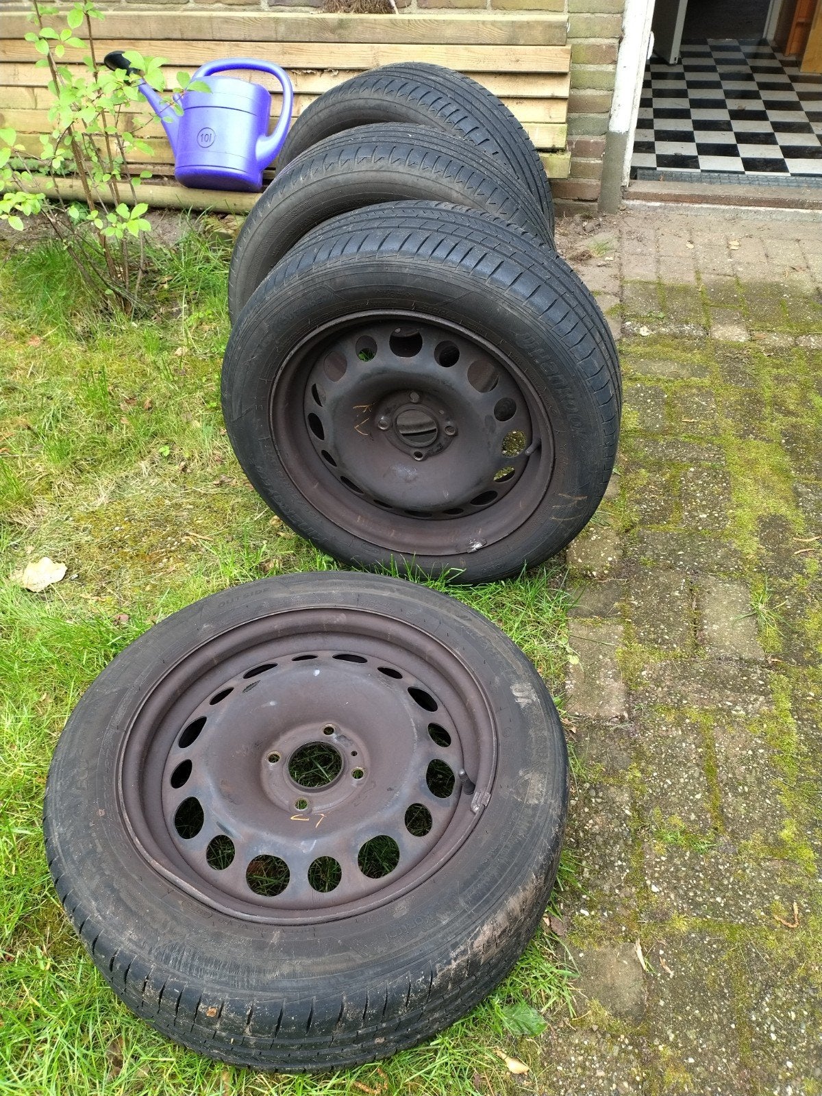 Zomerbanden op stalen velgen 195/55R16 o.a. Citroen, Peugeot, Ophalen, Gebruikt, 16 inch, Banden en Velgen