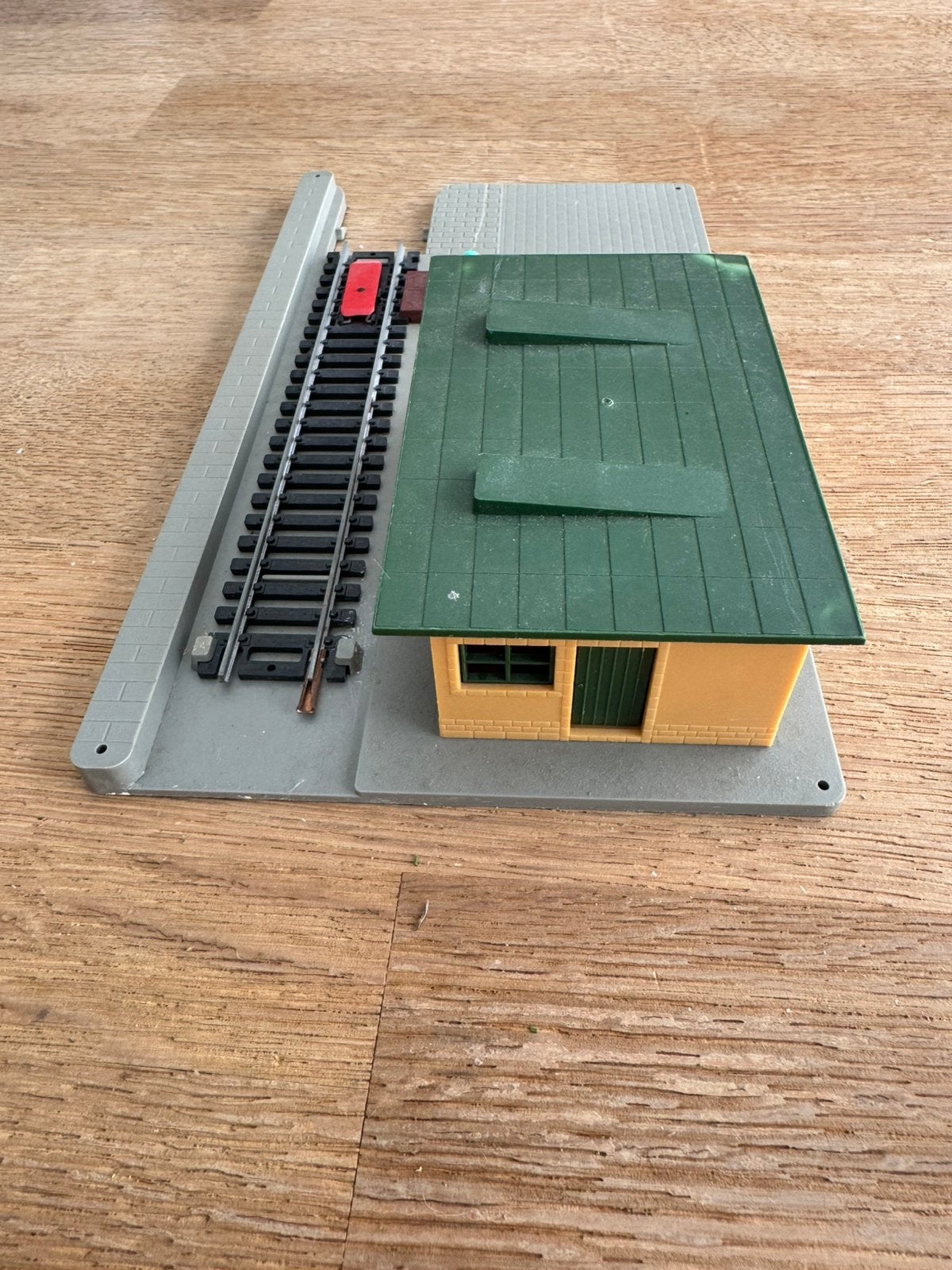 Lima HO perron/spoorweggebouw met ontkoppelrails, Gebruikt, Gelijkstroom, Verzenden, Rails