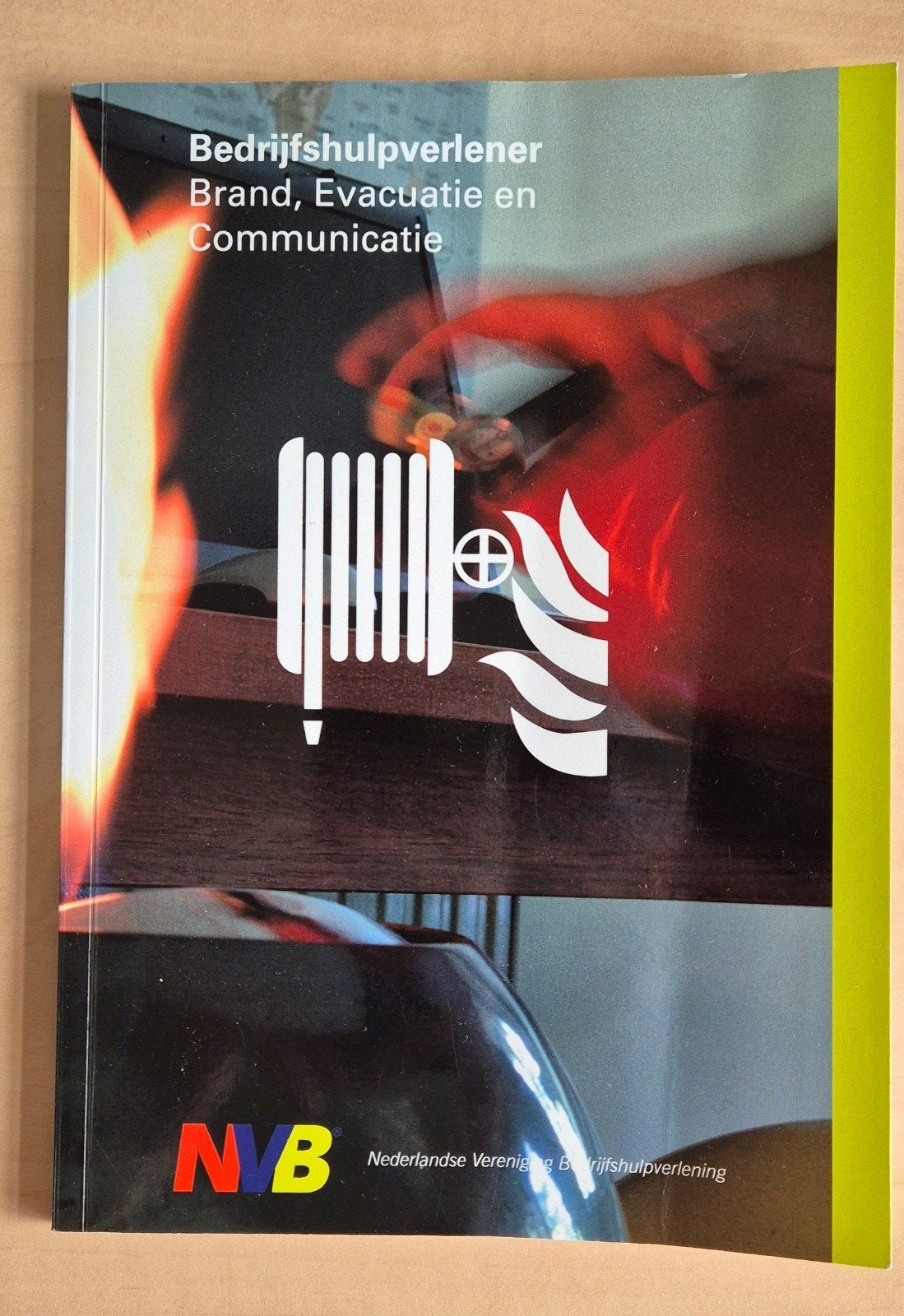 Bedrijfshulpverlener Brand, Evacuatie en Communicatie, Ophalen of Verzenden, Zo goed als nieuw, Overige niveaus, Nederlandse Vereniging Bedrijfshulpverlening (NVB)