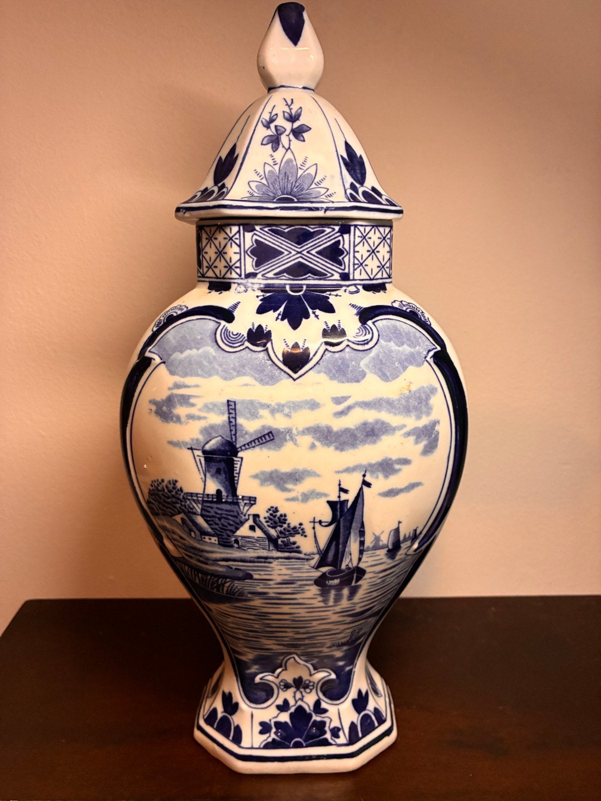 Delfts Blauw vaas met Deksel Molen Zeilschepen, Ophalen of Verzenden