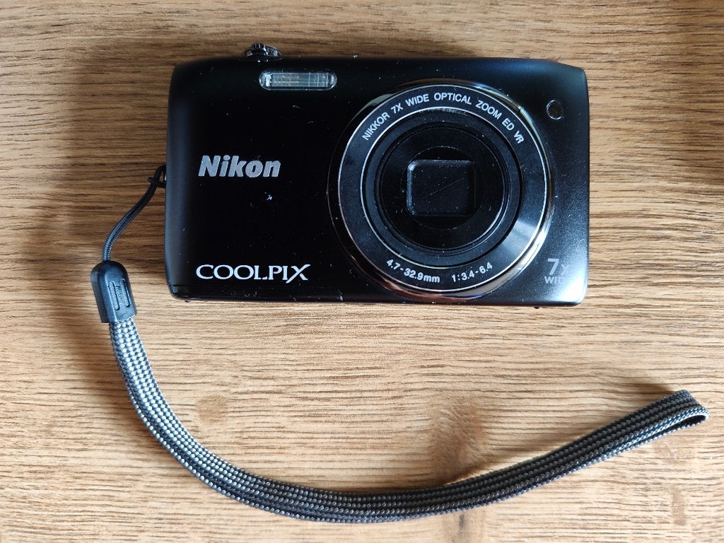 Nikon COOLPIX S3500 met 2 extra nieuwe accu's - oplaadkabel, Ophalen of Verzenden, Gebruikt, Nikon, 4 t/m 7 keer