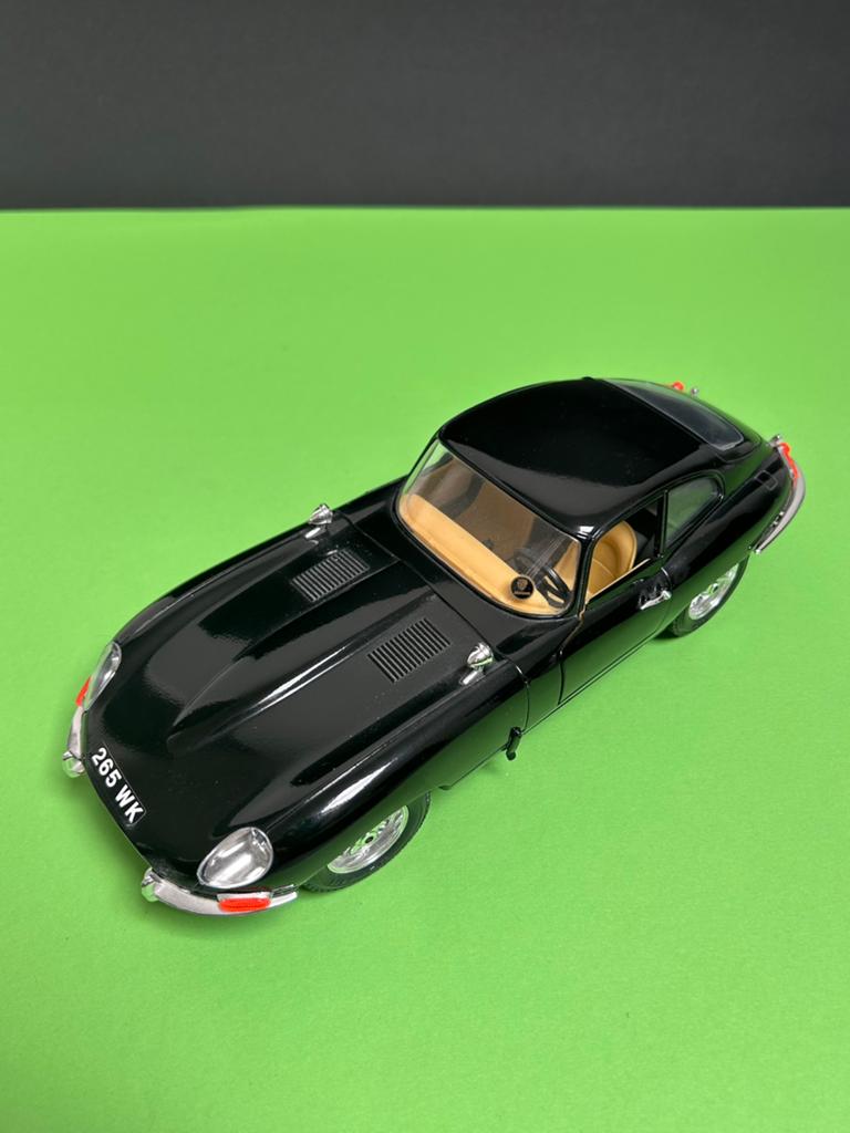 (#4). Modelauto 1:18 zwarte Jaguar E Type Coupé uit 1961, Ophalen of Verzenden, Gebruikt, Auto, Bburago