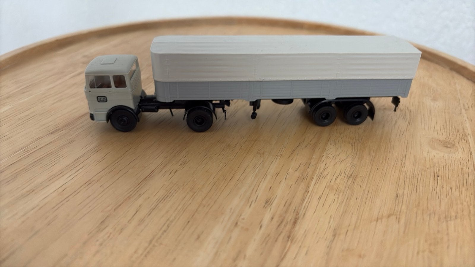 BREKINA MERCEDES MET OPLEGGER. HO 1:87, Ophalen of Verzenden, Zo goed als nieuw