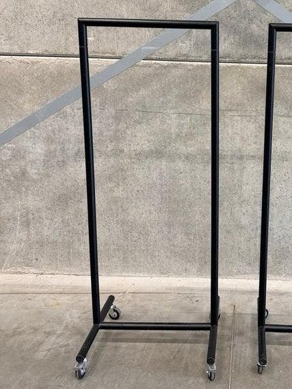 Zwart Kledingrek op Wielen - Hoogte 155cm, Ophalen, Met wielen, Gebruikt