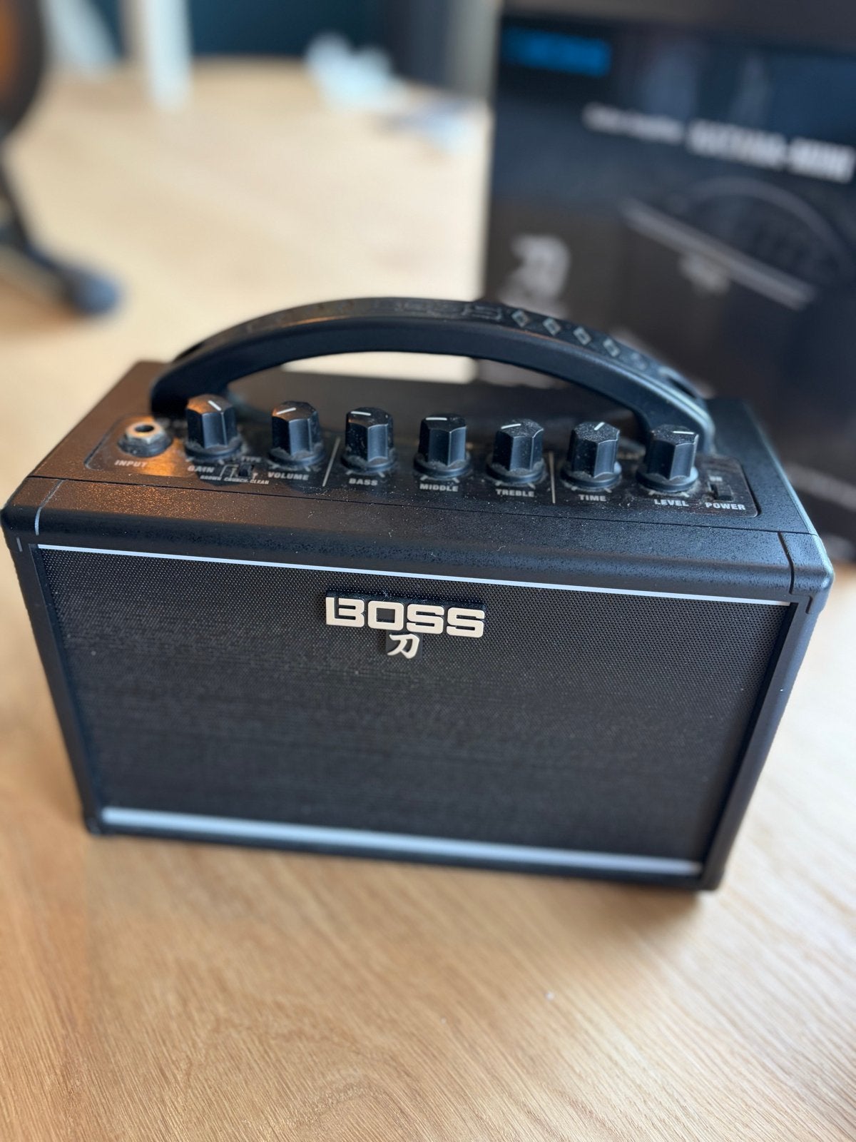 Boss Katana Mini Gitaarversterker - Compact en Krachtig, Ophalen of Verzenden, Zo goed als nieuw, Gitaar, Minder dan 50 watt