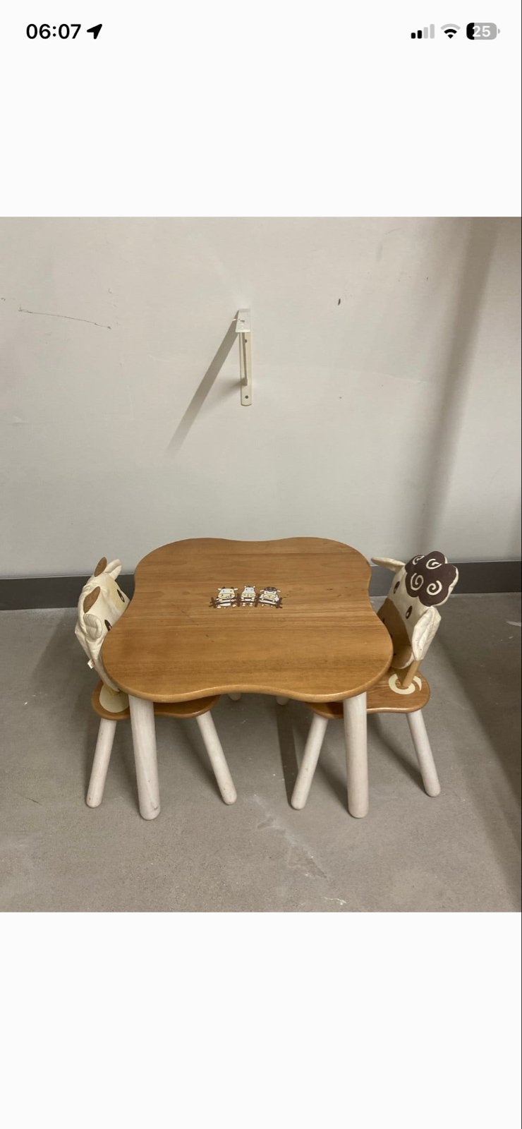 Leuke houten kindertafel met twee stoeltjes, Ophalen, Gebruikt, Tafel(s) en Stoel(en)