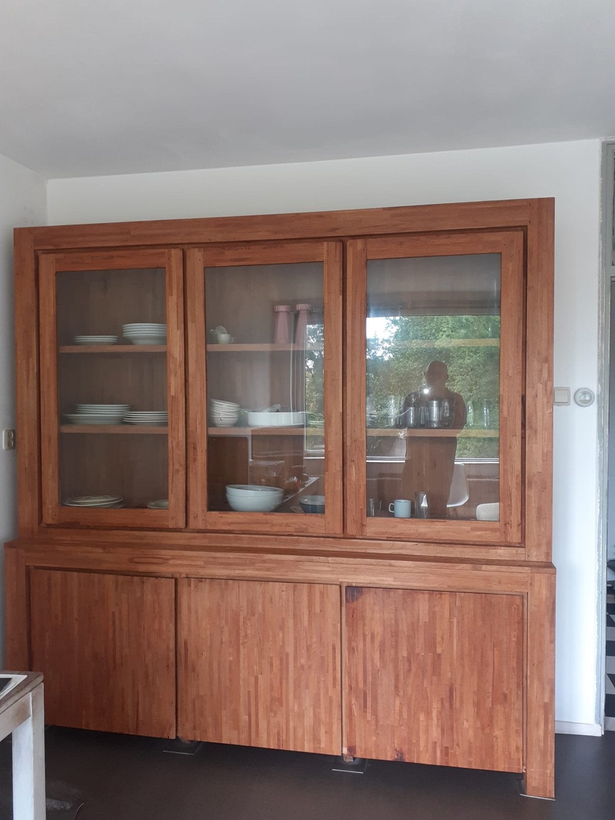 Teakhouten vitrinekast met verlichting, Huis en Inrichting, Kasten | Vitrinekasten, Ophalen, Gebruikt, 200 cm of meer, Teakhout