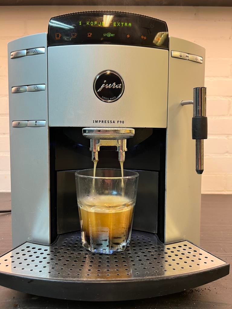 Jura f90 gereviseerd, Witgoed en Apparatuur, Koffiezetapparaten, Ophalen of Verzenden, Zo goed als nieuw, Koffiemachine