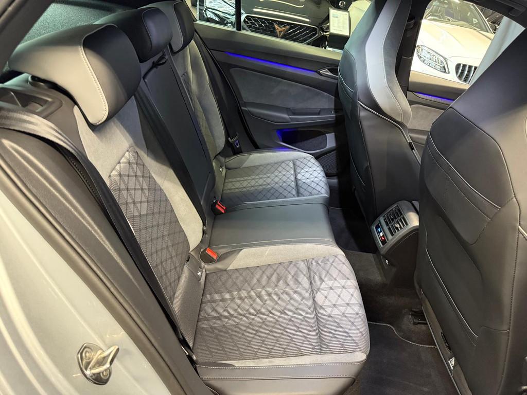 Volkswagen Golf 8 1.5 eTSI 3X R-Line|Trekhaak|Pano|IQ Light|, 12 maanden, Automatische klimaatregeling, 4 cilinders, Bedrijf
