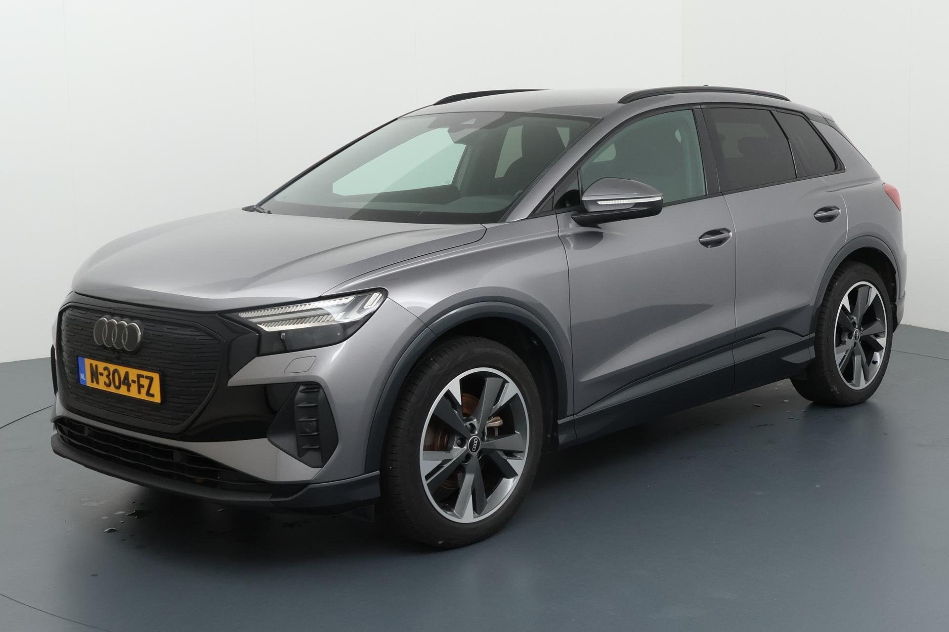 Audi Q4 e-tron 35 Launch edition Advanced 55 kWh Luxe en inn, Auto's, Automaat, Gebruikt, Zwart, 1865 kg