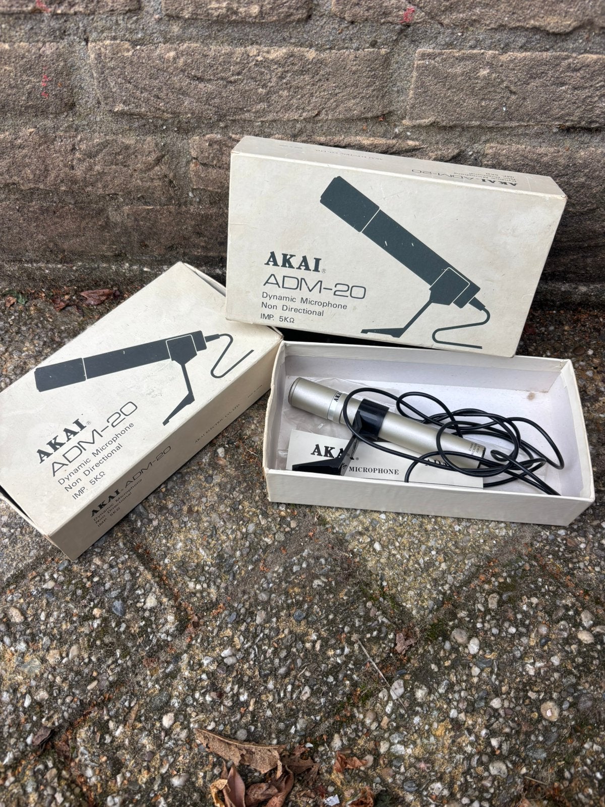 2X AKAI ADM-20 Dynamic Microphone 5 Ohm, Ophalen of Verzenden, Gebruikt
