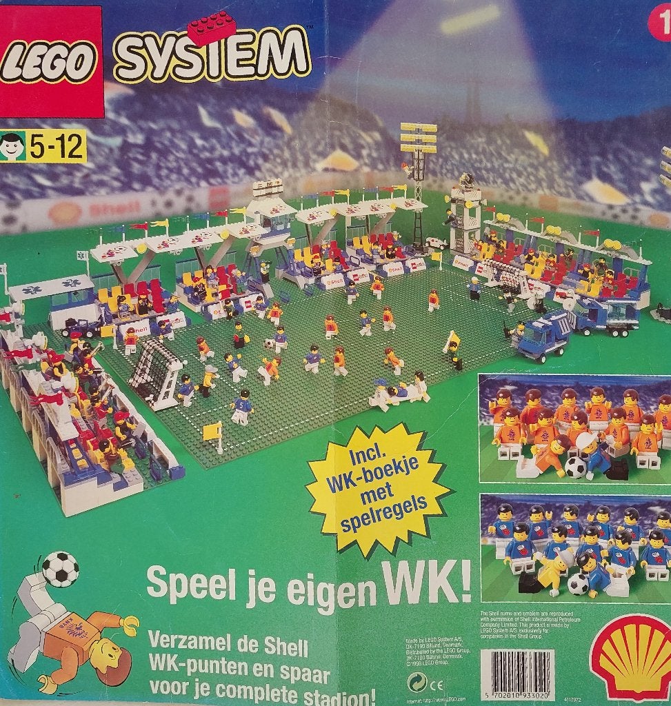 Poster voor Lego WK-stadion en spelers uit 1998, Gebruikt, Vierkant, Ophalen of Verzenden, A1 t/m A3