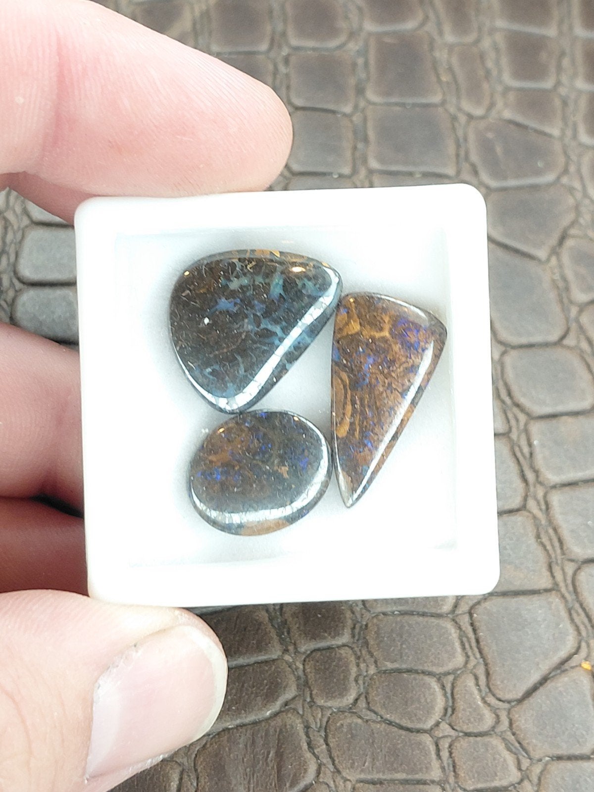 3 blauw paarsig gekleurde boulder opaal, Ophalen of Verzenden, Nieuw