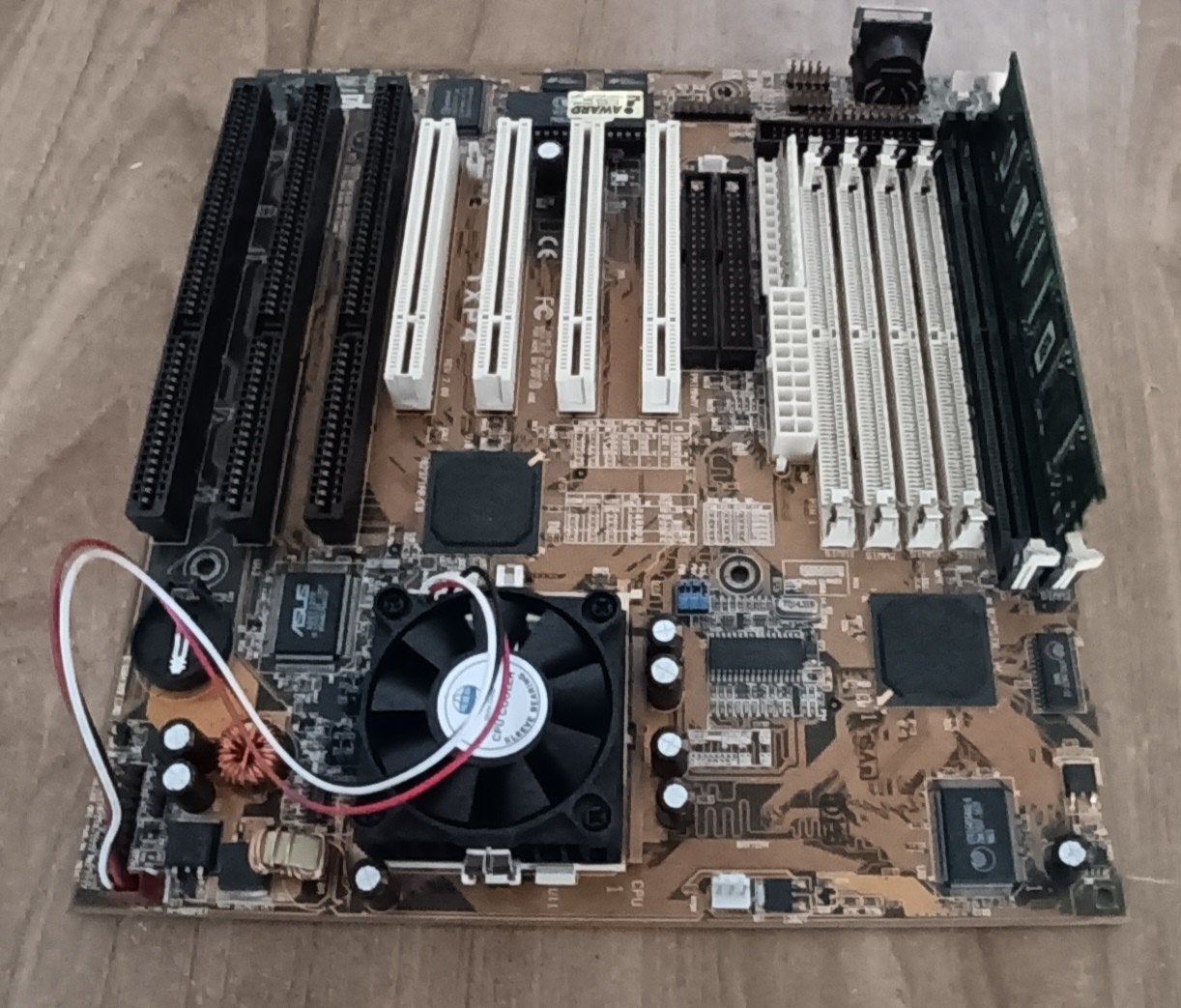 Asus TXP4 Rev 2.0 + Pentium MMX 233 + 64MB moederbord retro, Computers en Software, Ophalen of Verzenden