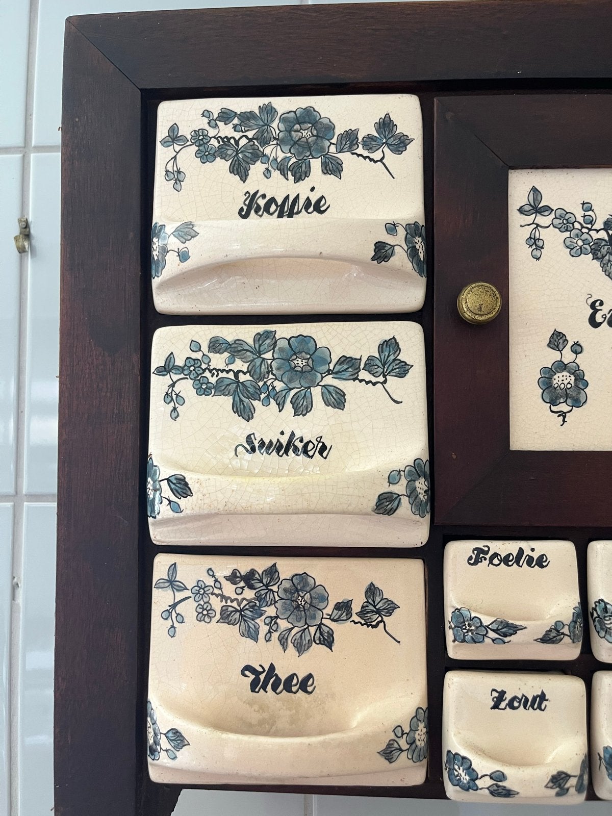 Vintage kruidenrek met porseleinen bakjes, Ophalen