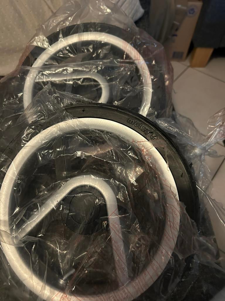 2 nieuwe wielen Mutsy Evo prijs €25, Ophalen of Verzenden, Zo goed als nieuw