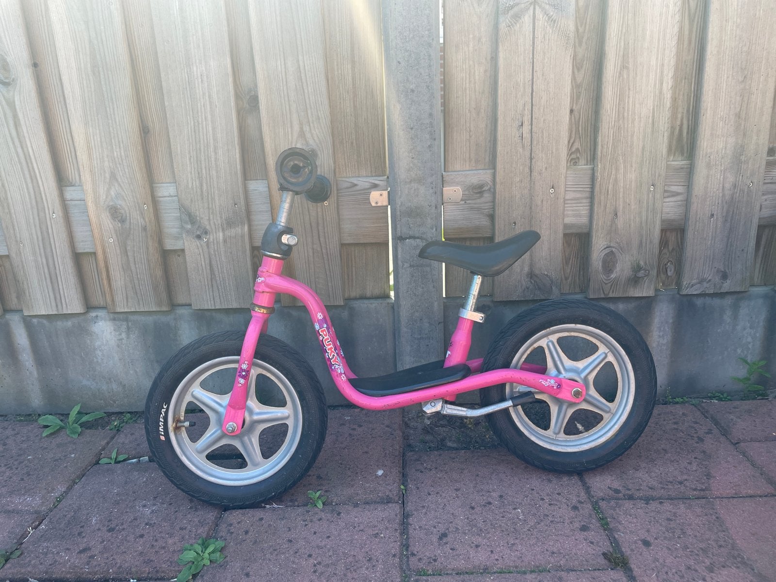 Leuke roze Puky loopfiets - klaar voor een tweede ronde!, Ophalen, Gebruikt, Loopfiets