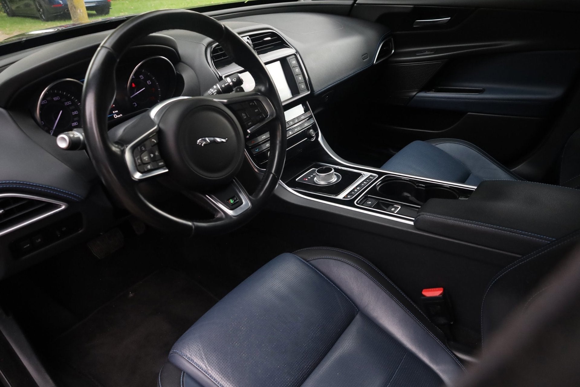Jaguar XE 2.0 Portfolio Aut.| R-Sport | Panorama | Stoelverw, Achterwielaandrijving, 4 cilinders, Blauw, XE