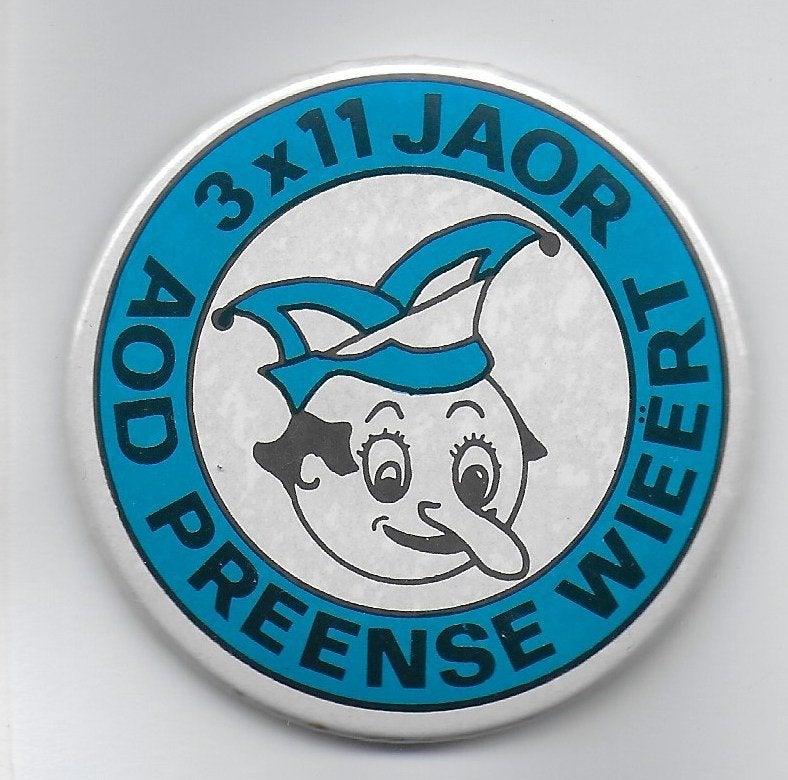 Button Oad Preense Wieert Weert 3 x 11 Jaor, Verzamelen, Ophalen of Verzenden, Zo goed als nieuw, Overige onderwerpen, Button