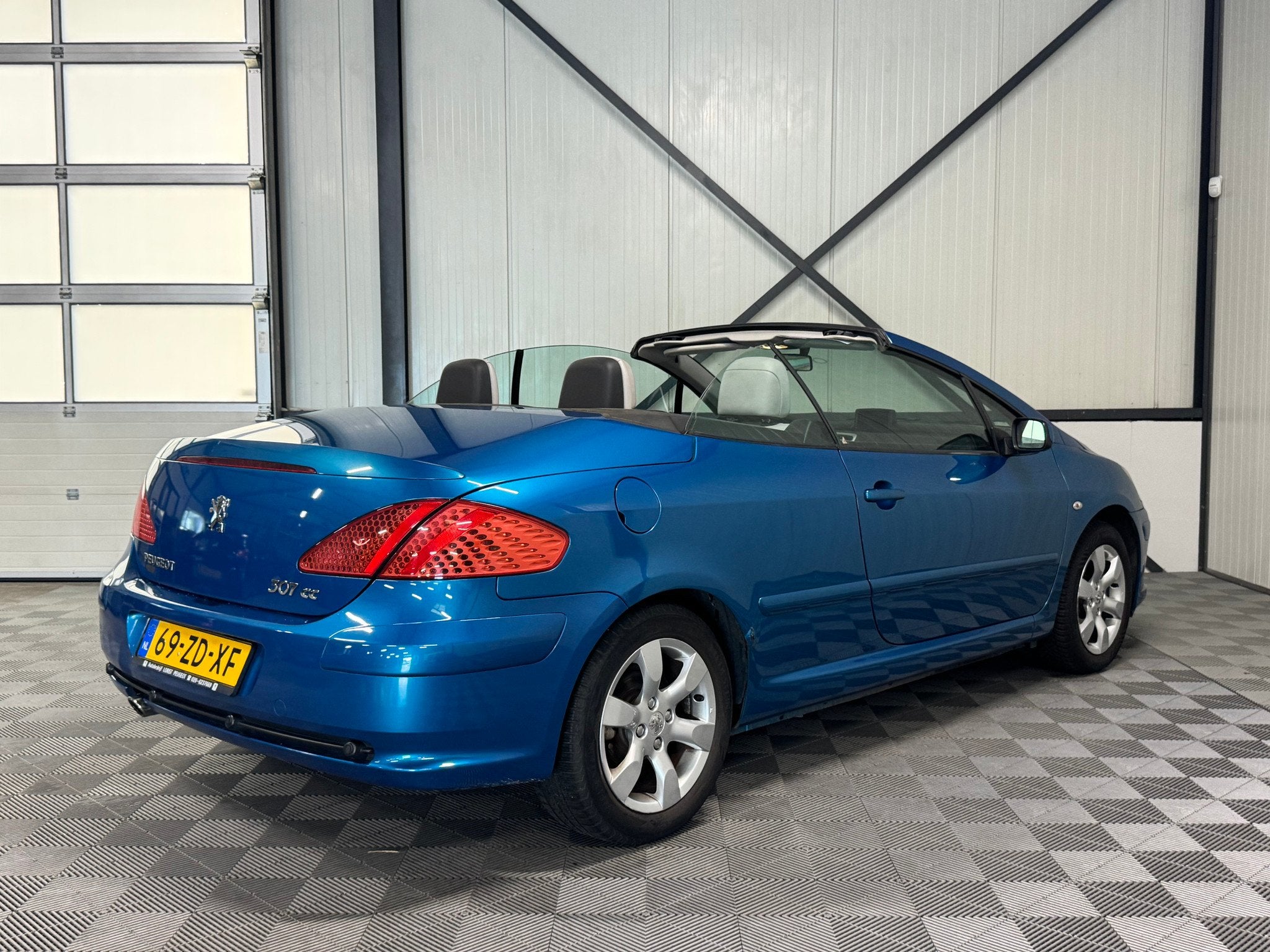 Peugeot 307 CC 2.0-16v Aut | Airco-Ecc | Cruise | Leer | Nav, Auto's, Electronic Stability Program (ESP), Gebruikt, 4 cilinders
