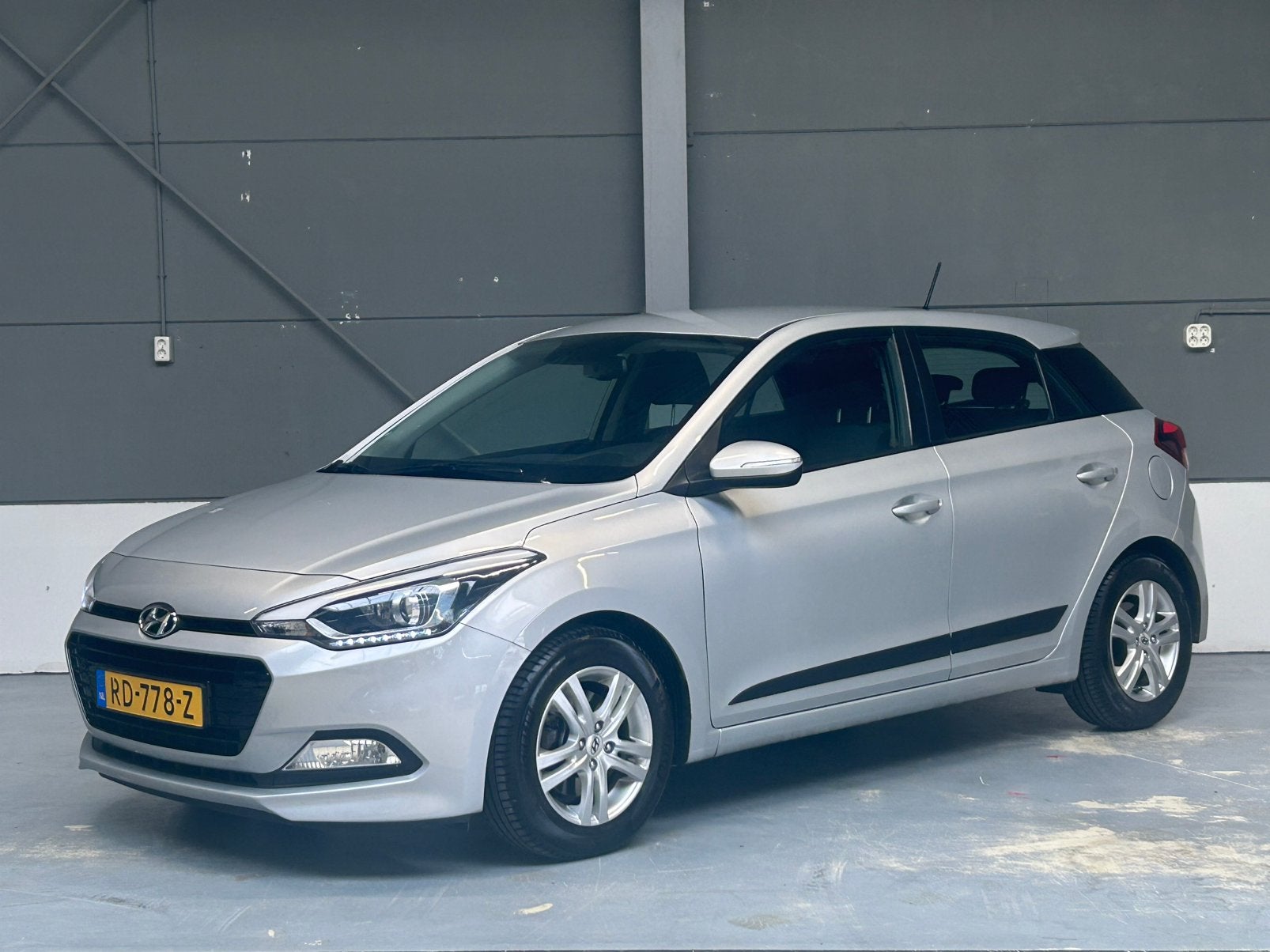 🚗 Hyundai i20 1.0 T-GDI  2017 - AIRCO -TREKHAAK  CAMERA, Auto's, Voorwielaandrijving, 40 €/maand, 4 cilinders, 23 km/l