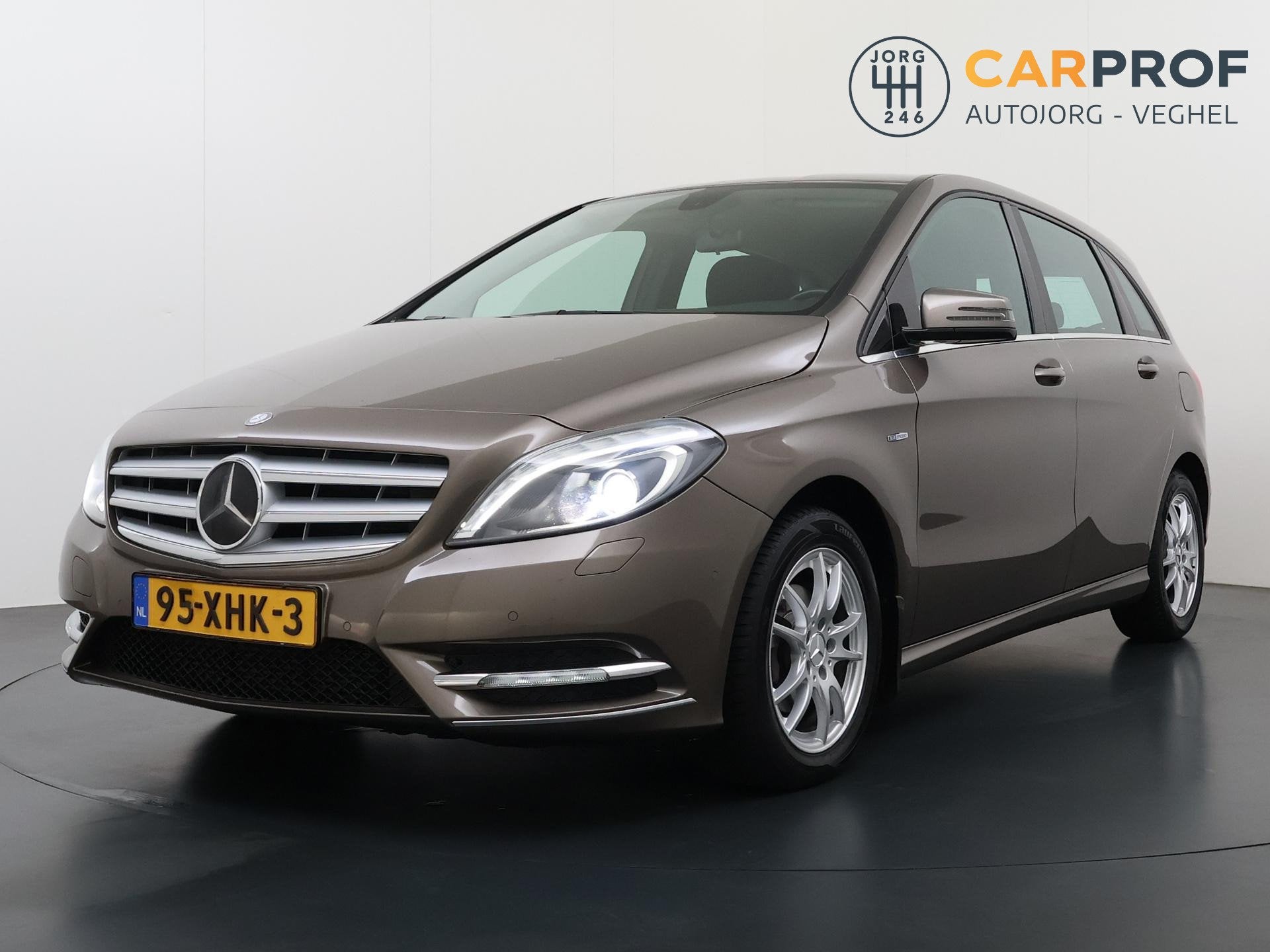 Mercedes-Benz B-klasse 180 Ambition Navigatie | Cruise | Tre, Gebruikt, 4 cilinders, 122 pk, Zilver of Grijs