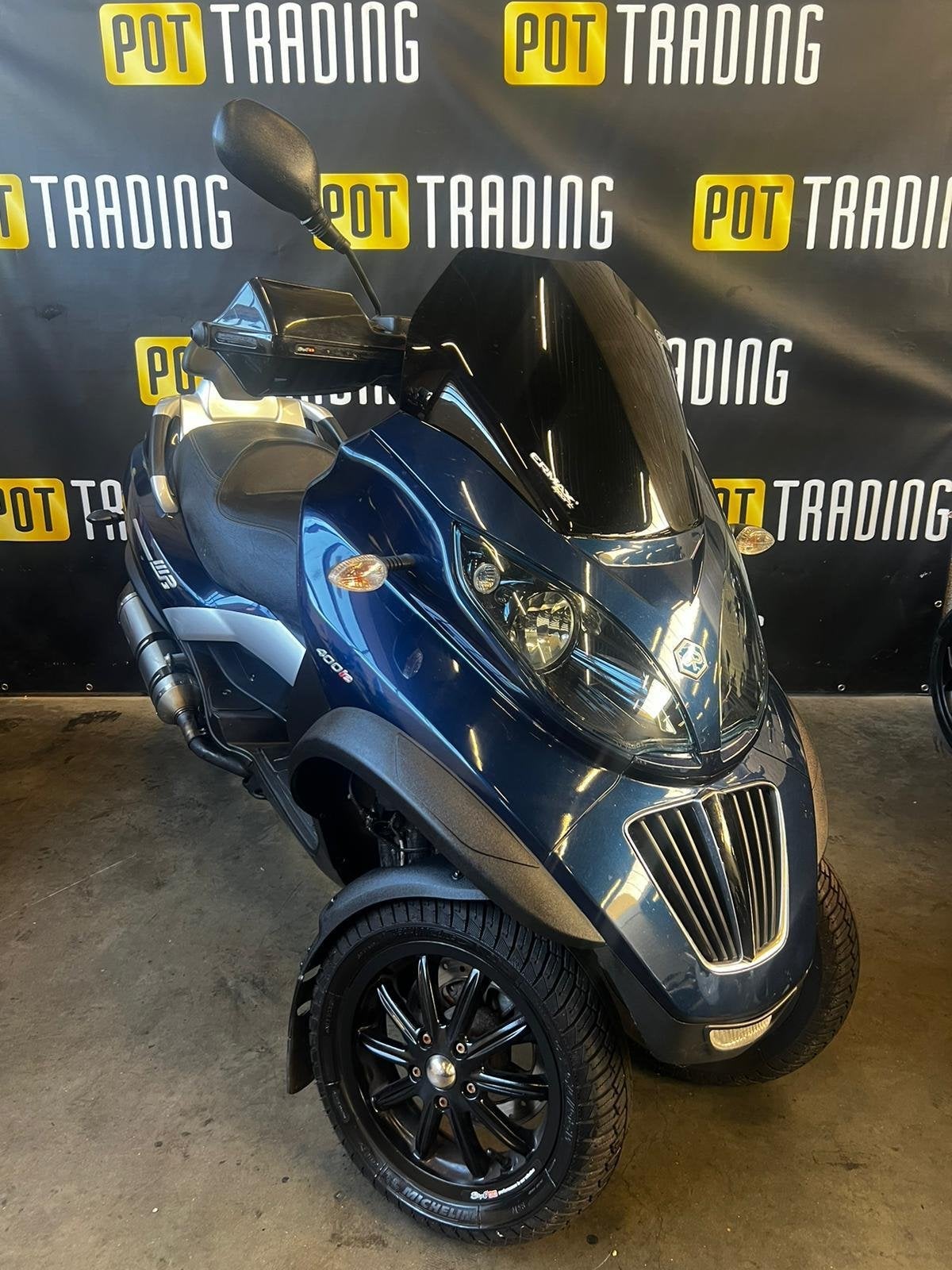 Piaggio MP3 400 LT Sport Leovince sportuilaat twv 600,- 3mnd, Scooter, 399 cc, Piaggio Vespa B.V., Minervum 7272
4817 ZM  Breda, NL