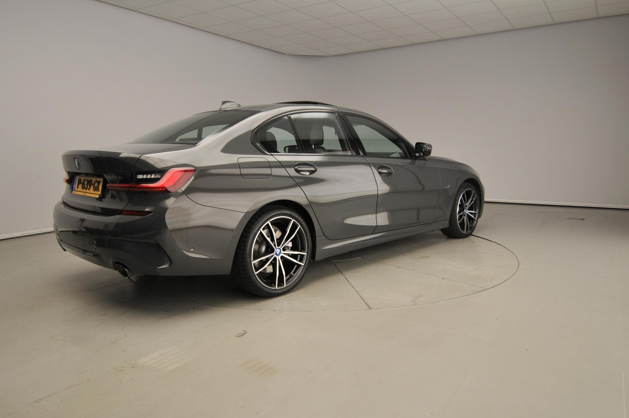 BMW 3 Serie Sedan 330e | M-Sportpakket | Laserlicht | Leder, Auto's, Achterwielaandrijving, Gebruikt, Euro 6, 4 cilinders