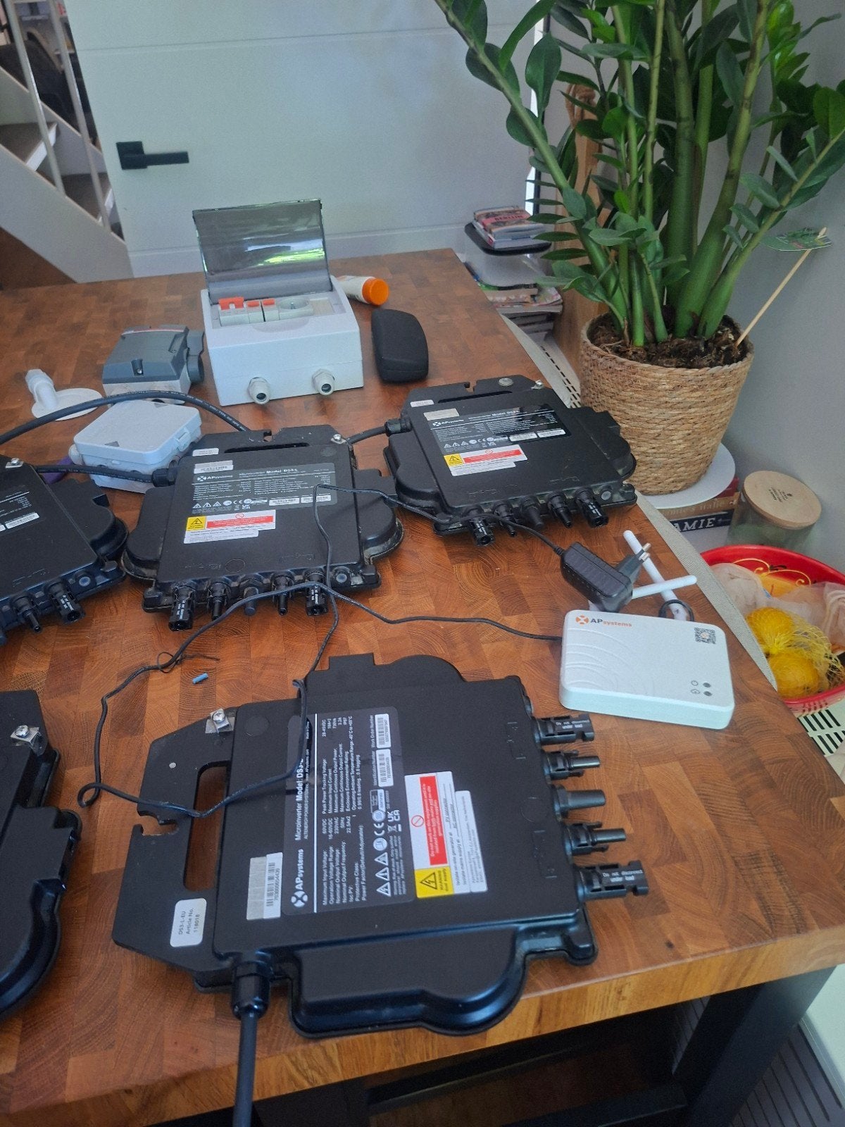 APsystems Micro-omvormers DS3-L en ECU-R Communicatie-eenh, Ophalen, Gebruikt, Compleet systeem, 200 wattpiek of meer