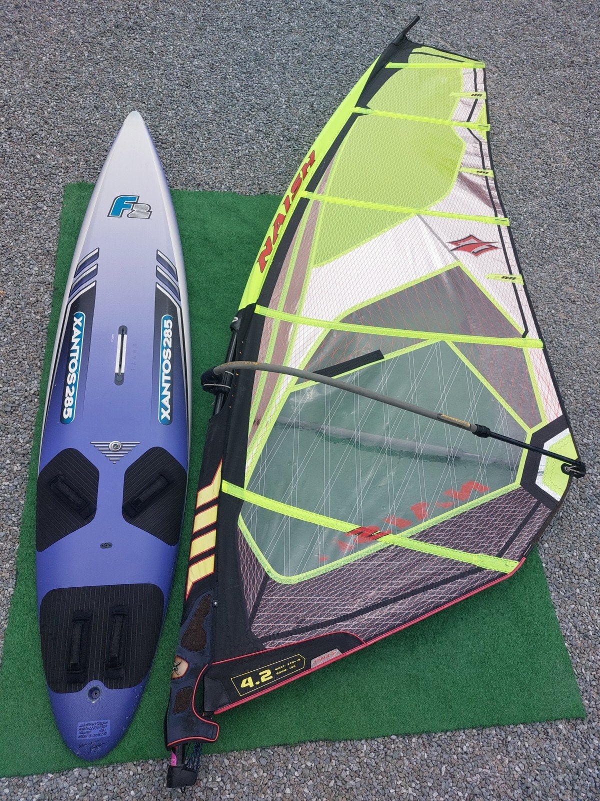 Leuke jeugdset Naish 4.2 m² met GRATIS plank F2 Xantos 118, Watersport en Boten, Ophalen, 250 tot 300 cm, Gebruikt, 3.5 tot 5 m²