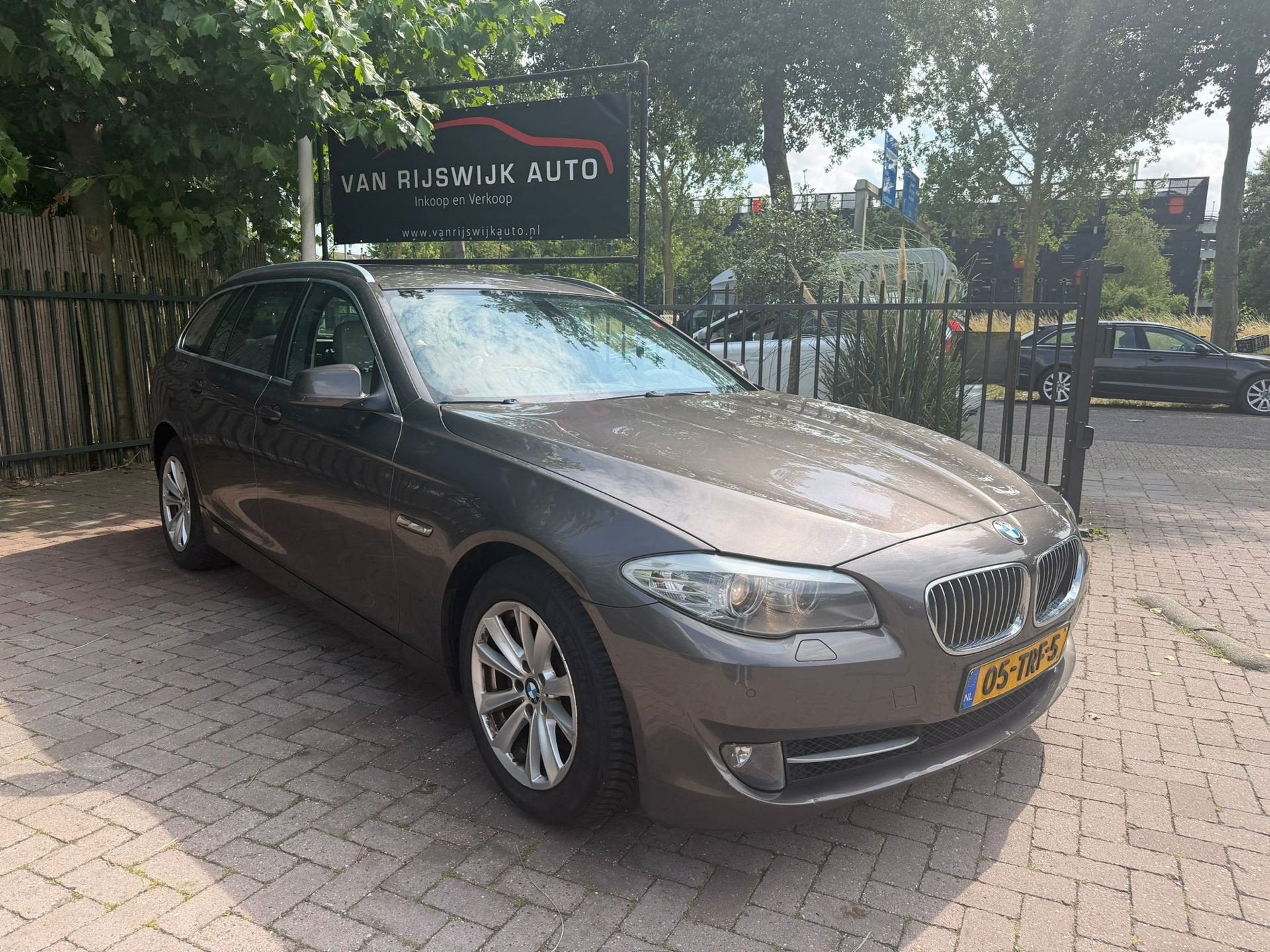 BMW 5-serie Touring 528i High Exe Luchtvering stuk Leder Nav, Auto's, BMW, Automaat, Euro 5, Gebruikt, 102 €/maand
