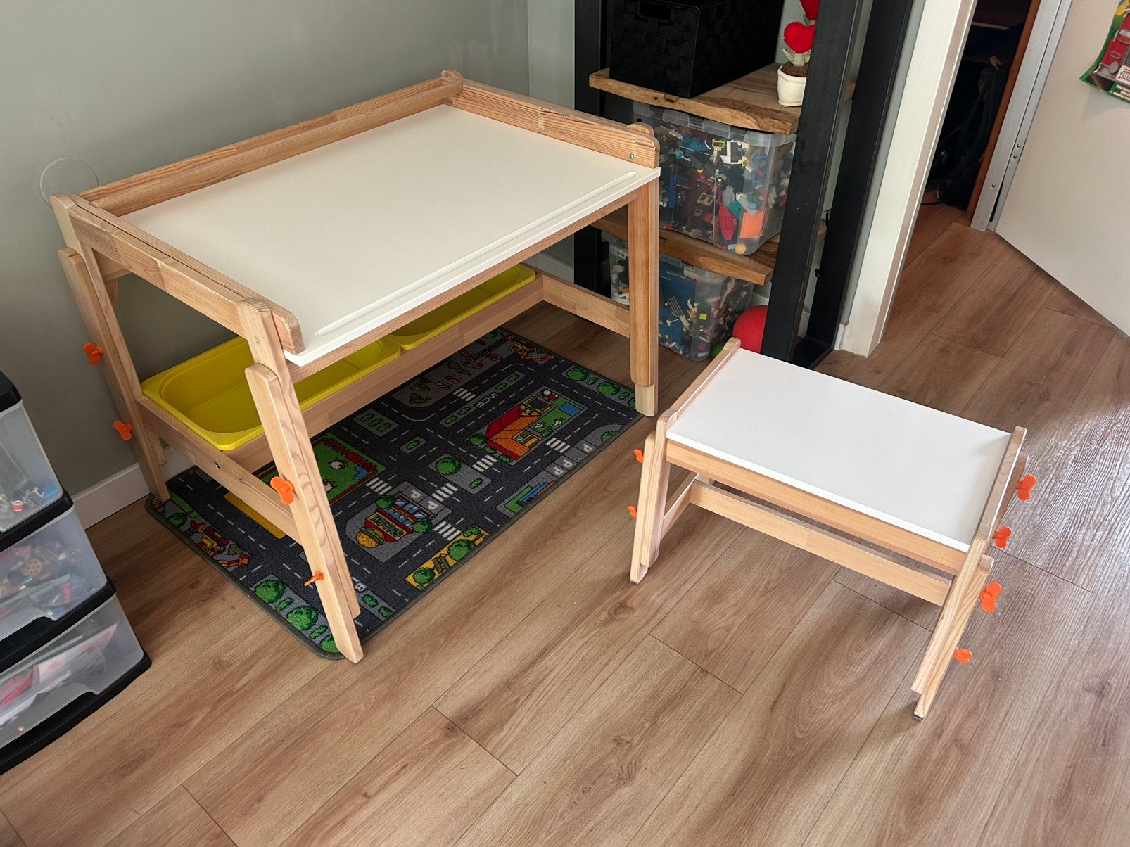 Flisat ikea kinder bureau tafel stoel, Kinderen en Baby's, Kinderkamer | Tafels en Stoelen, Ophalen, Zo goed als nieuw, Tafel(s)
