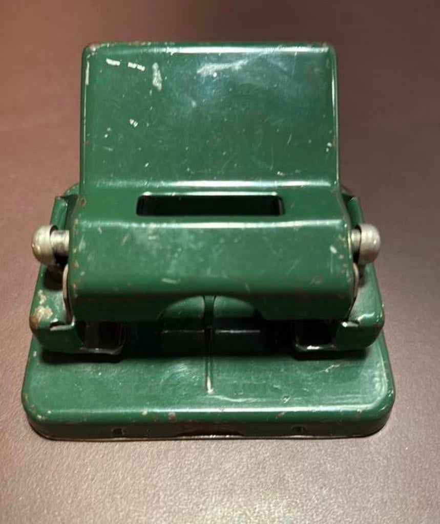Vintage groen metalen Leitz perforator no.18.558, Antiek en Kunst, Ophalen of Verzenden