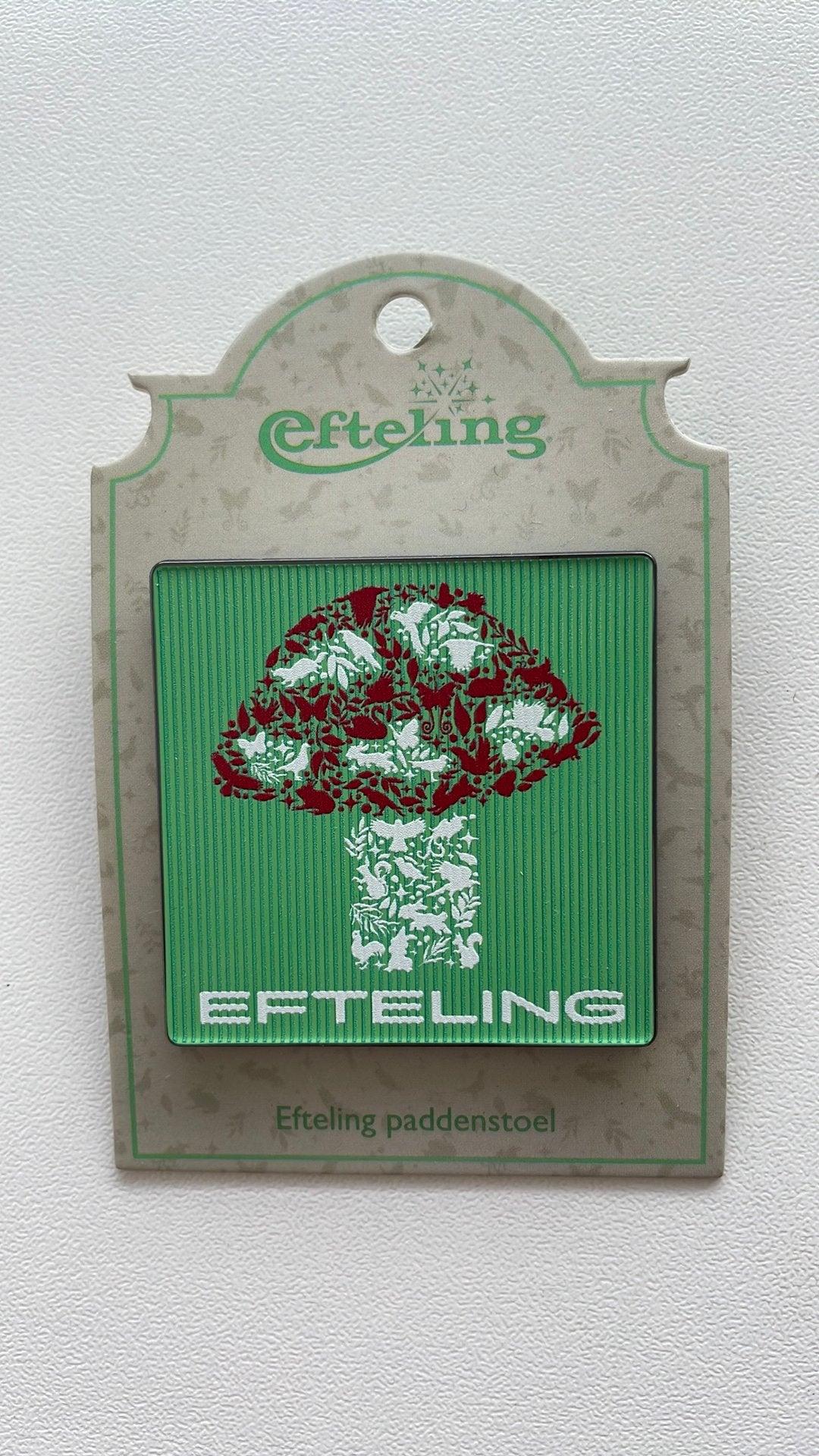 Efteling pin Efteling paddenstoel op kaartje, Verzamelen, Efteling, Ophalen of Verzenden, Zo goed als nieuw, Button of Speldje