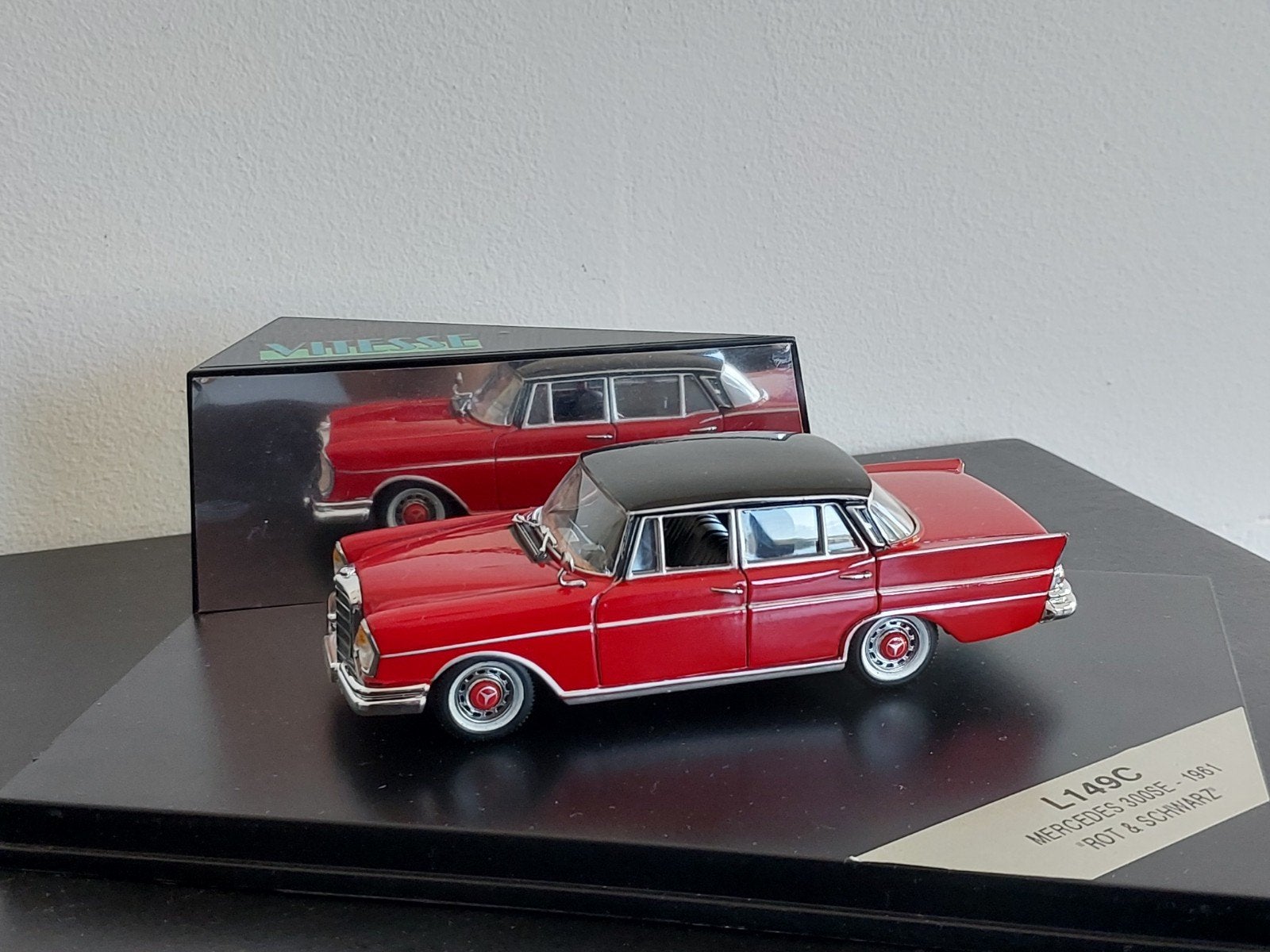 Mercedes 330SE, 1:43 vitrine box, Ophalen, Zo goed als nieuw, Auto, Overige merken